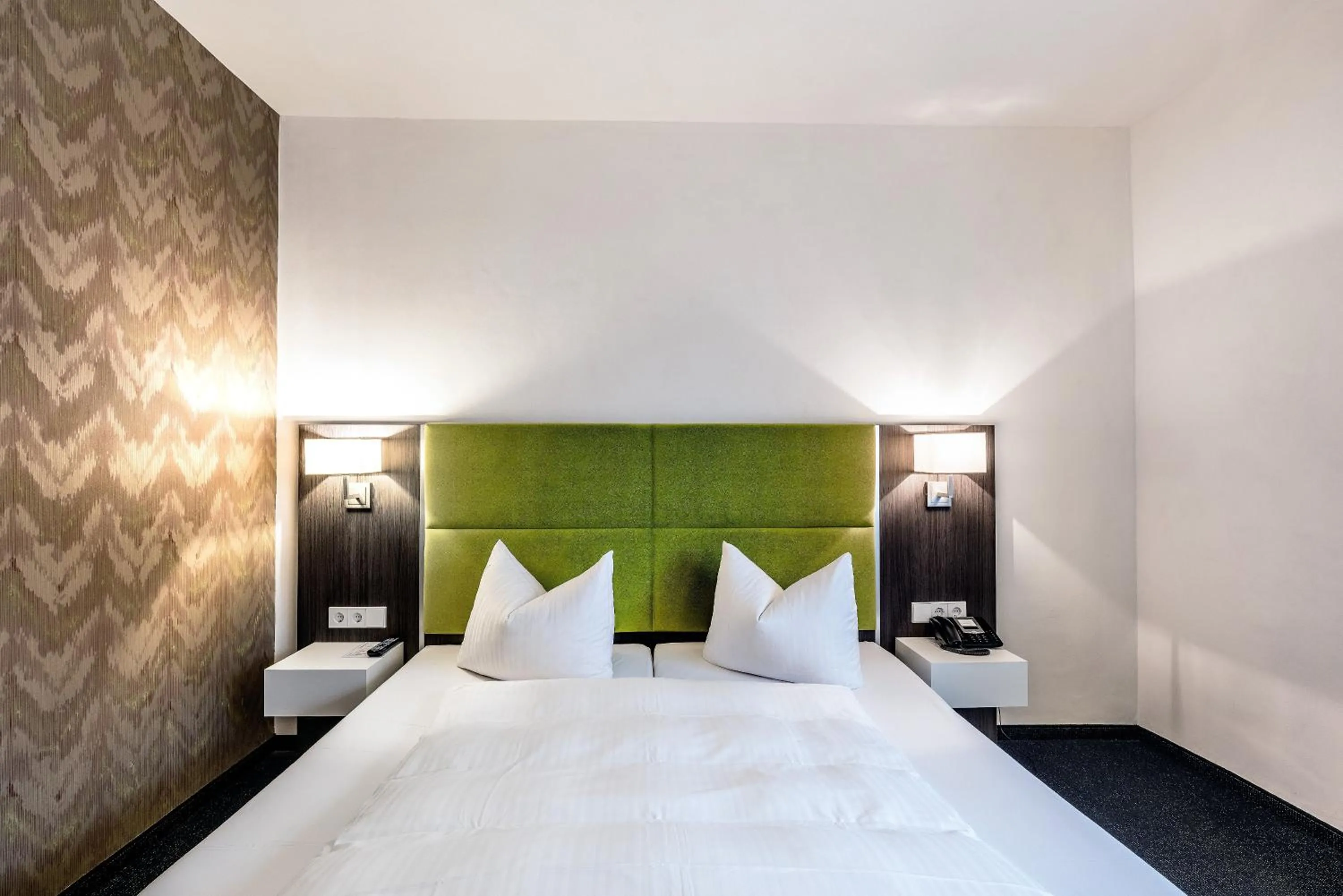 Photo of the whole room, Bed in Hotel Vorfelder