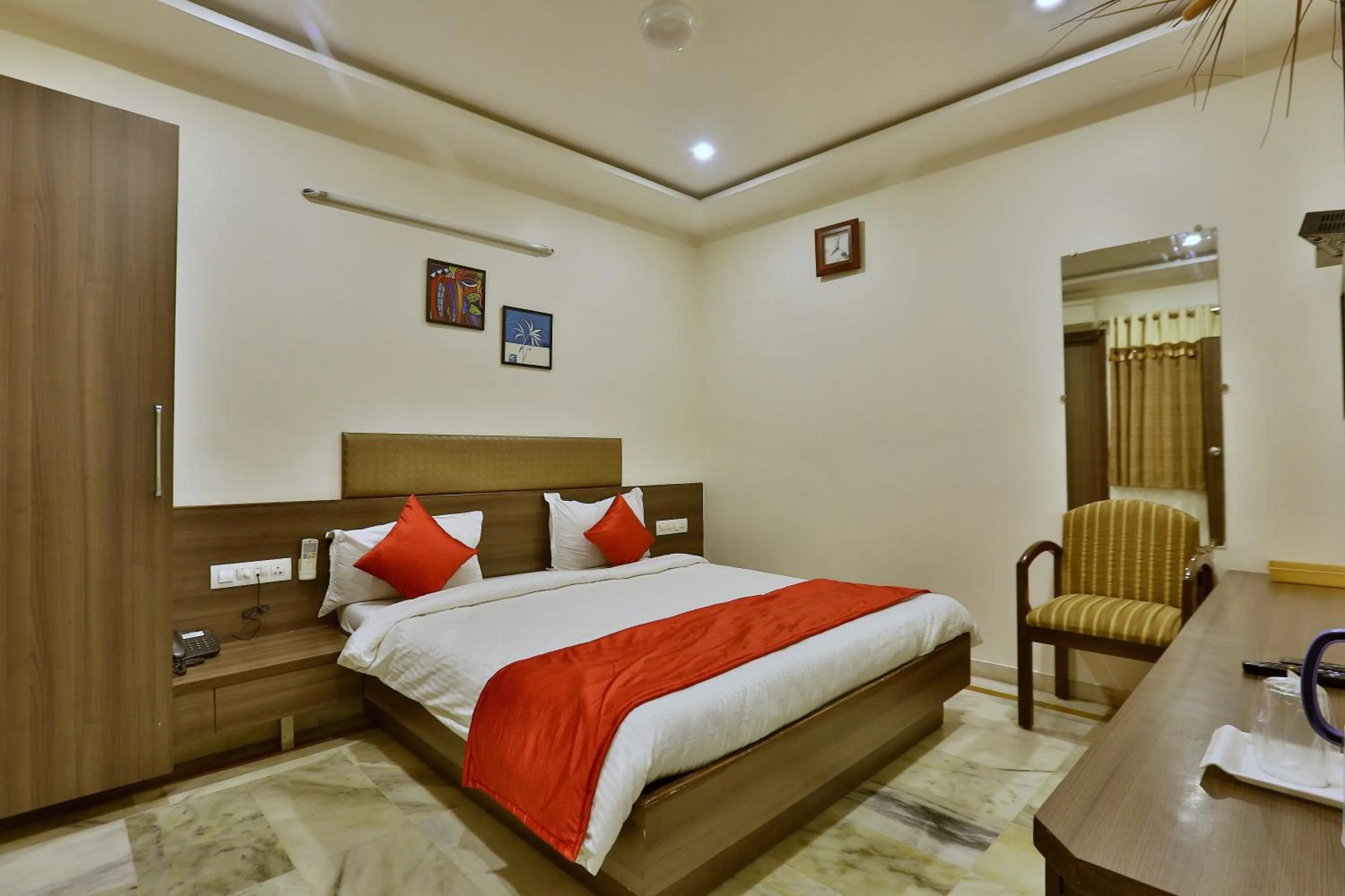 Bedroom, Bed in Hotel Kamran Palace