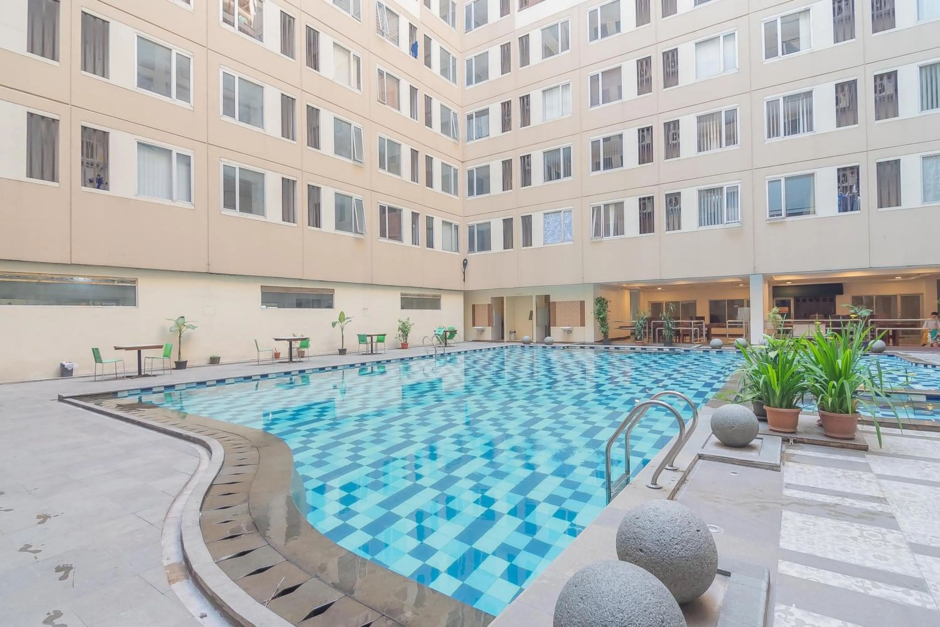 Swimming pool in RedDoorz Apartment @ Emerald Towers Bandung