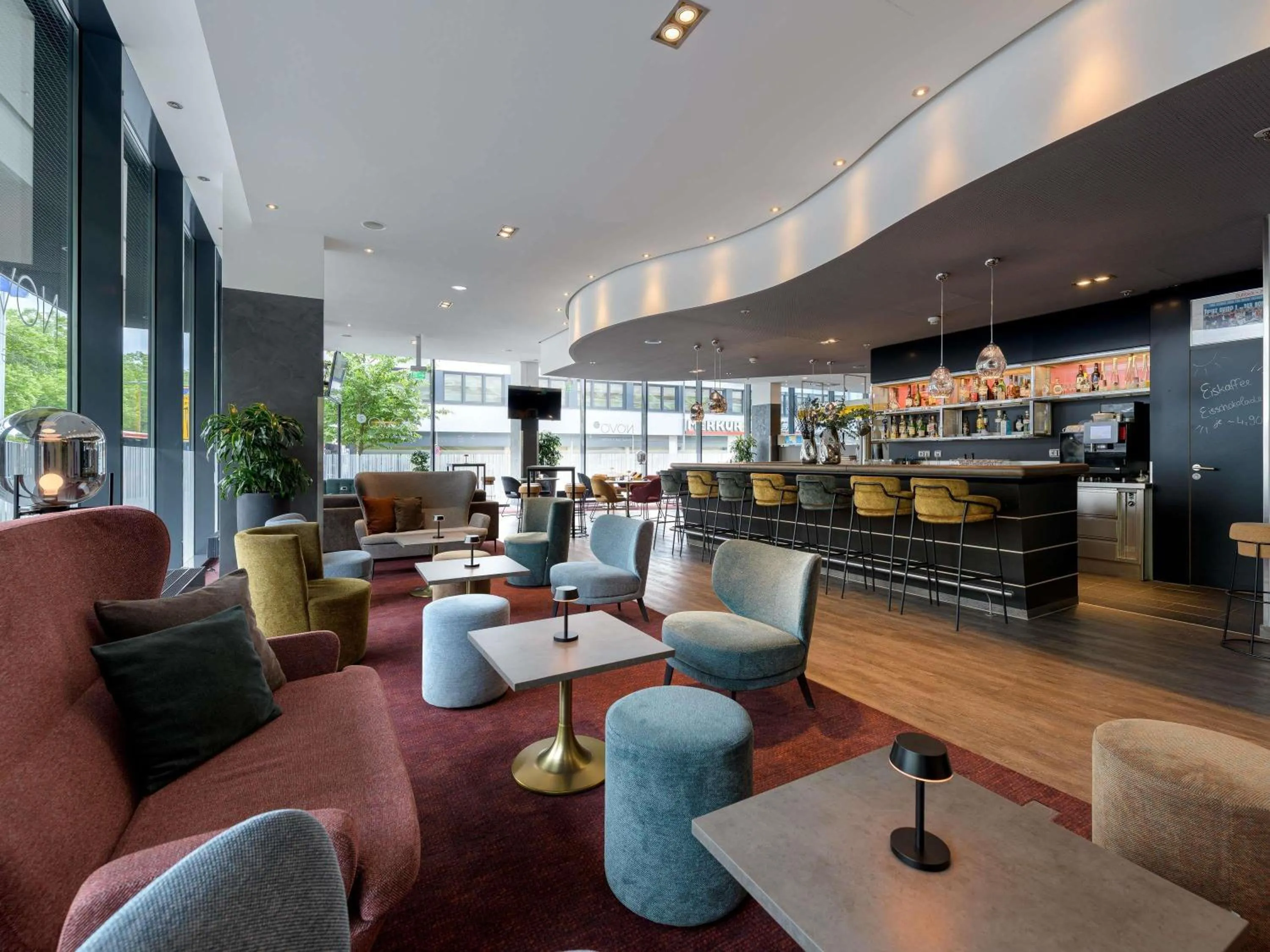 Lounge or bar in Novotel Aachen City