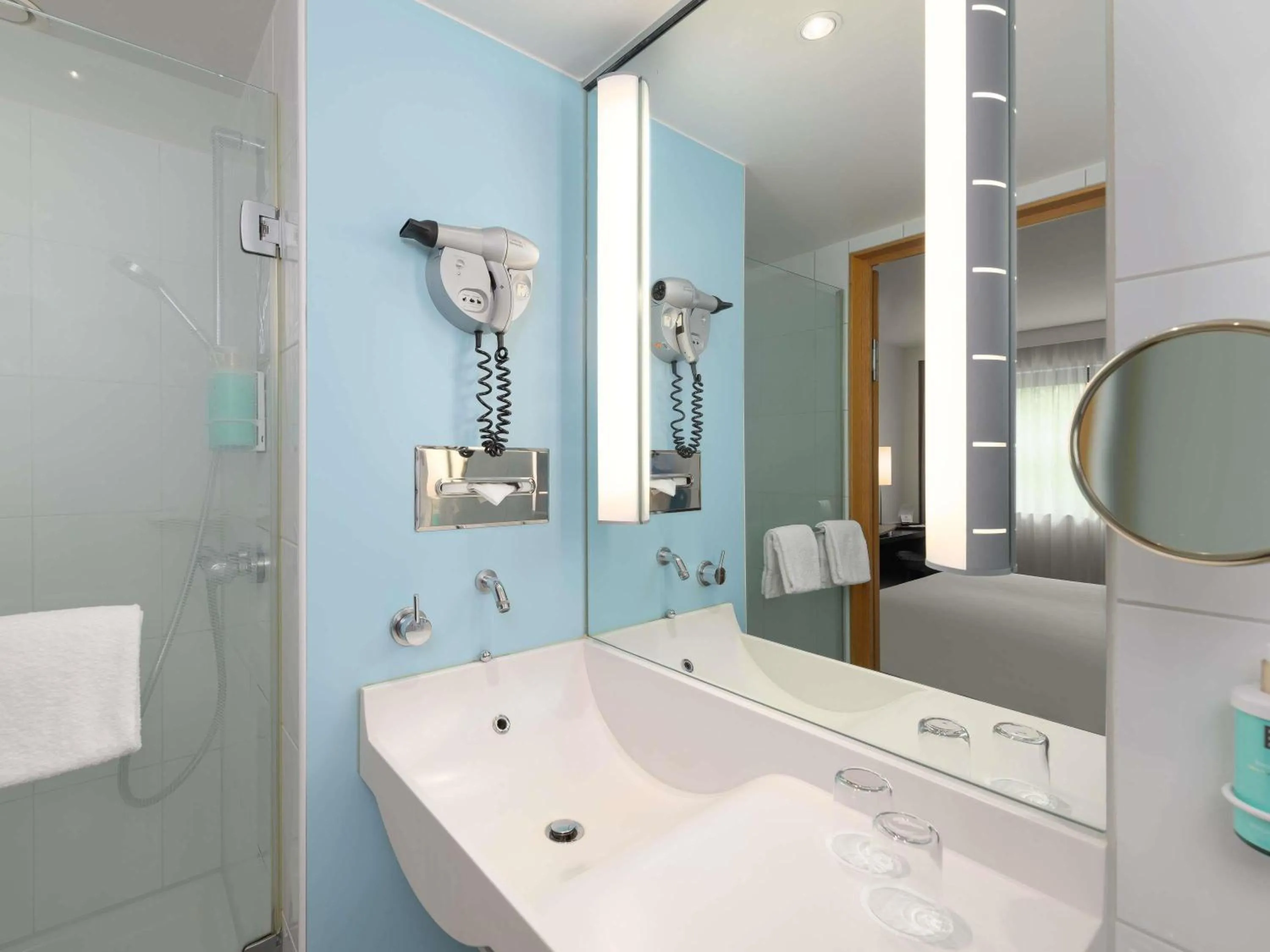 Bedroom in Novotel Aachen City