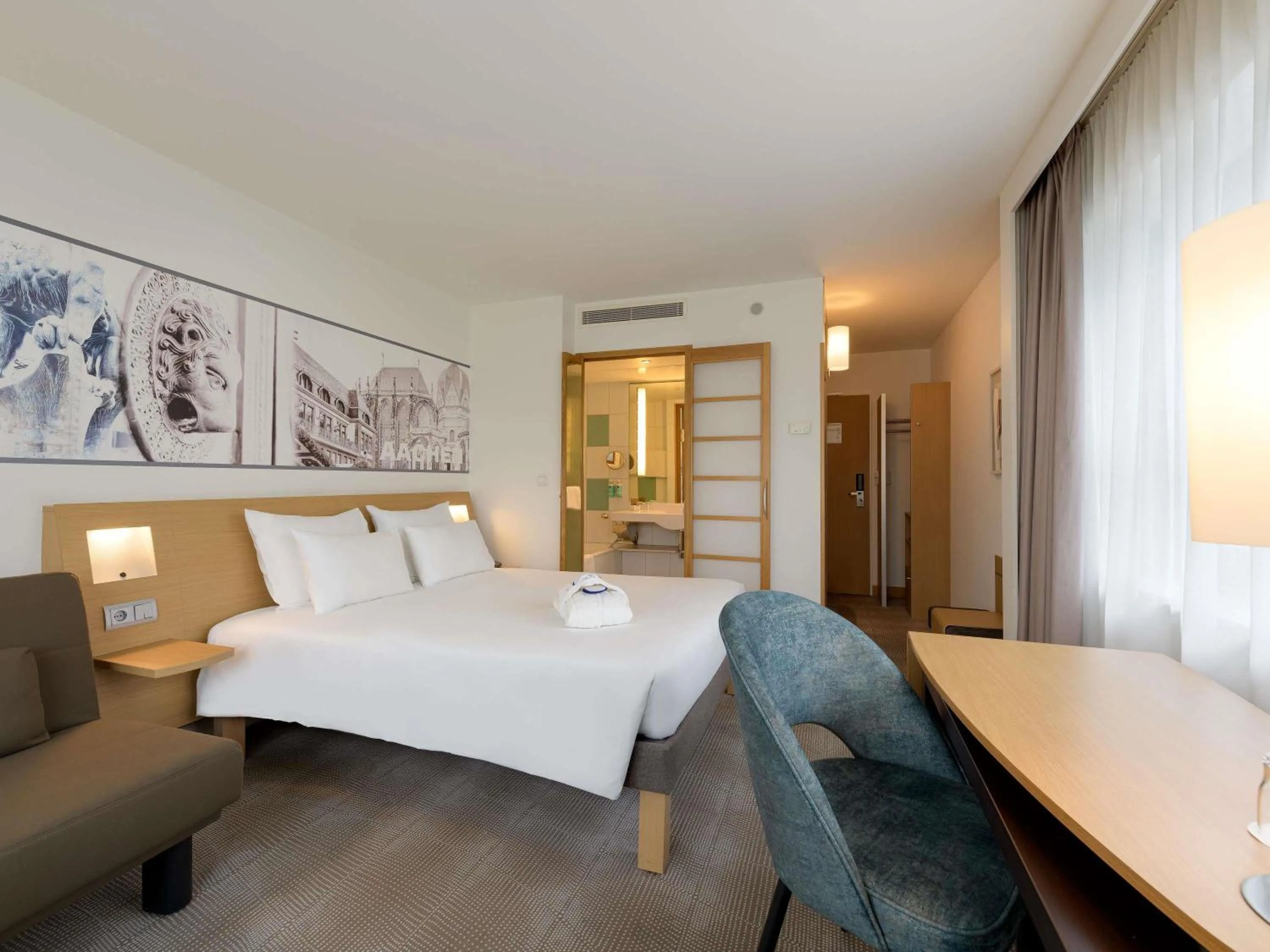 Bedroom, Bed in Novotel Aachen City