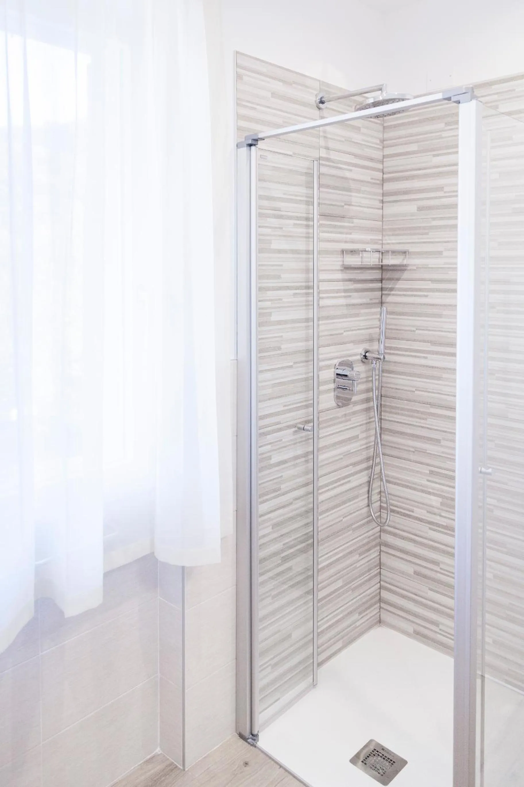 Bathroom in Miravallesuites