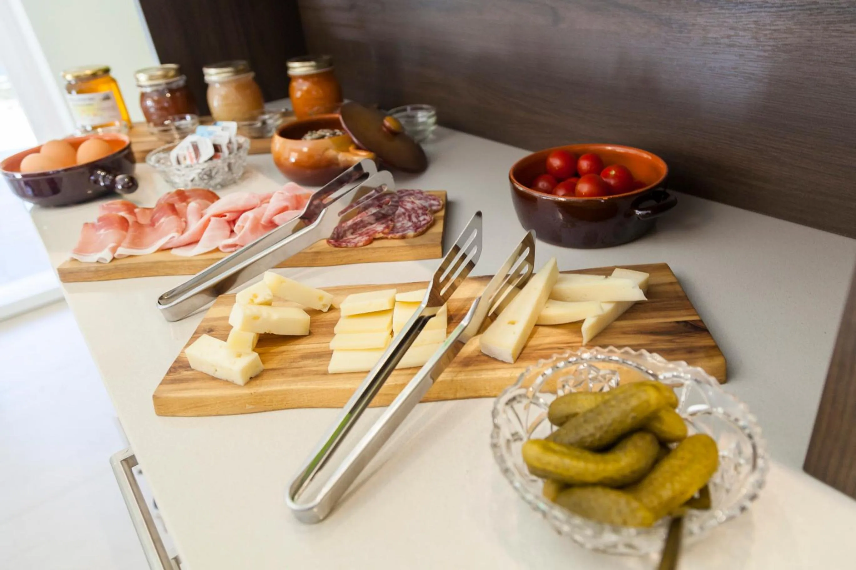 Breakfast in Miravallesuites