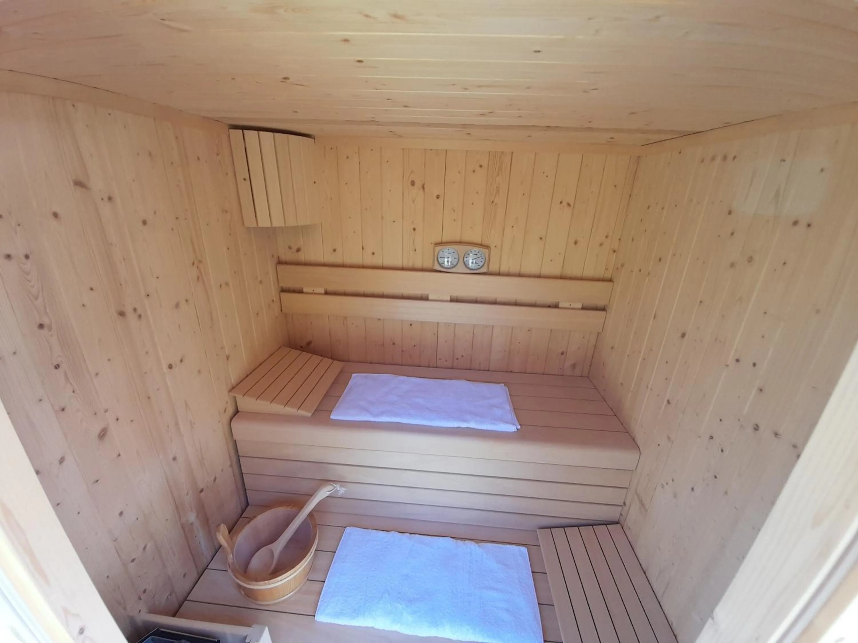 Sauna in Miravallesuites
