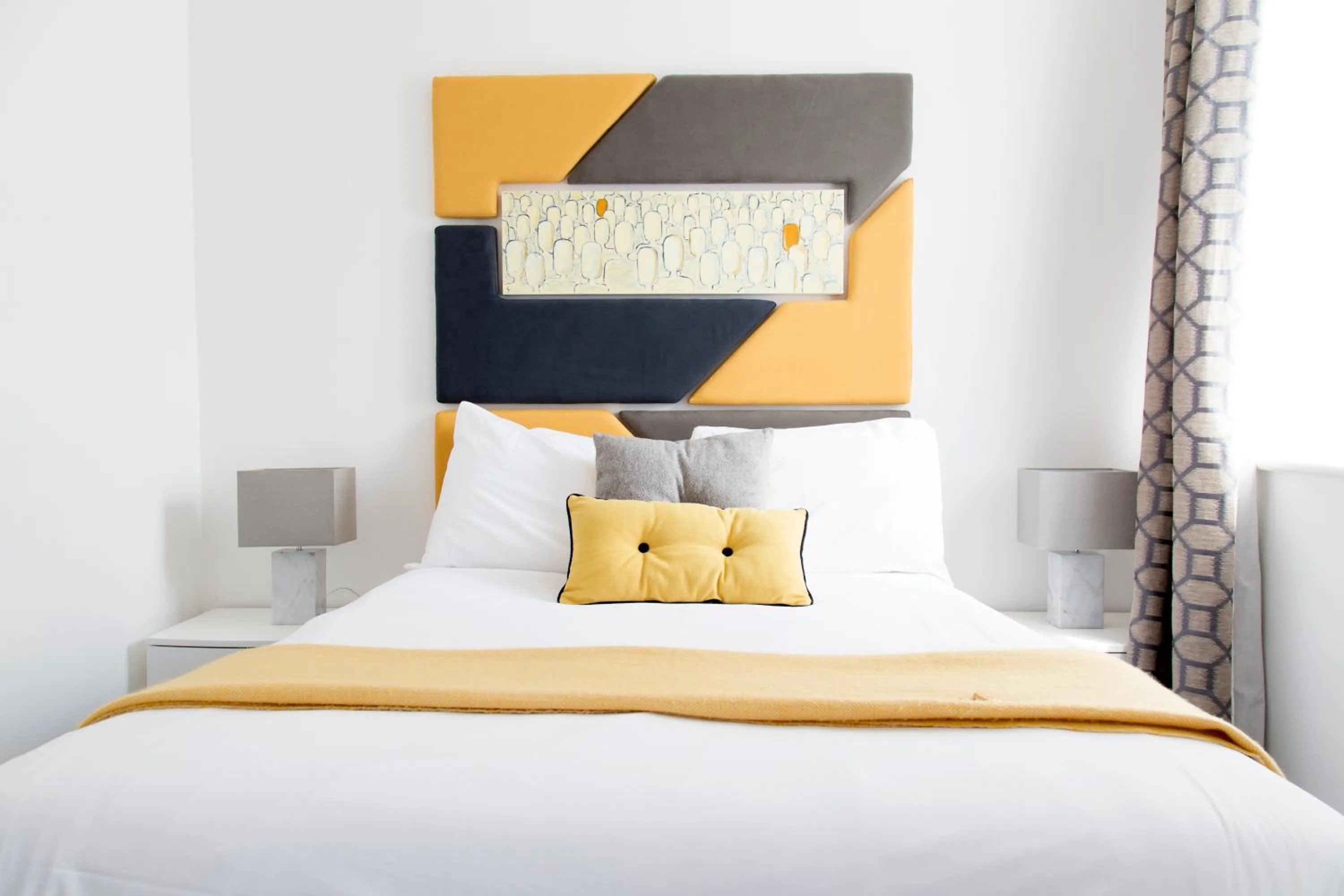 Bed in Cambridge City Studios by Paymán Club