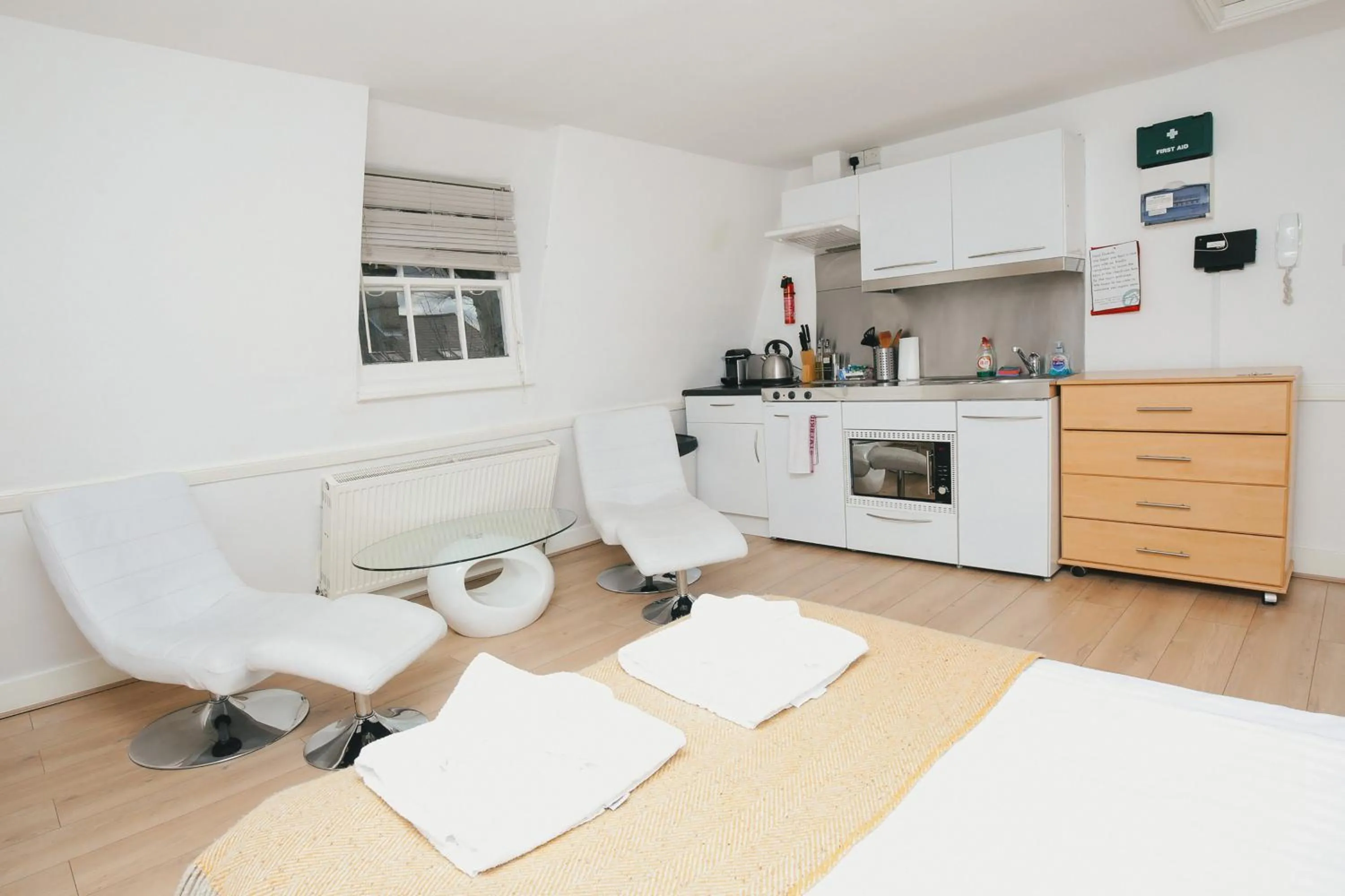 Photo of the whole room in Cambridge City Studios by Paymán Club