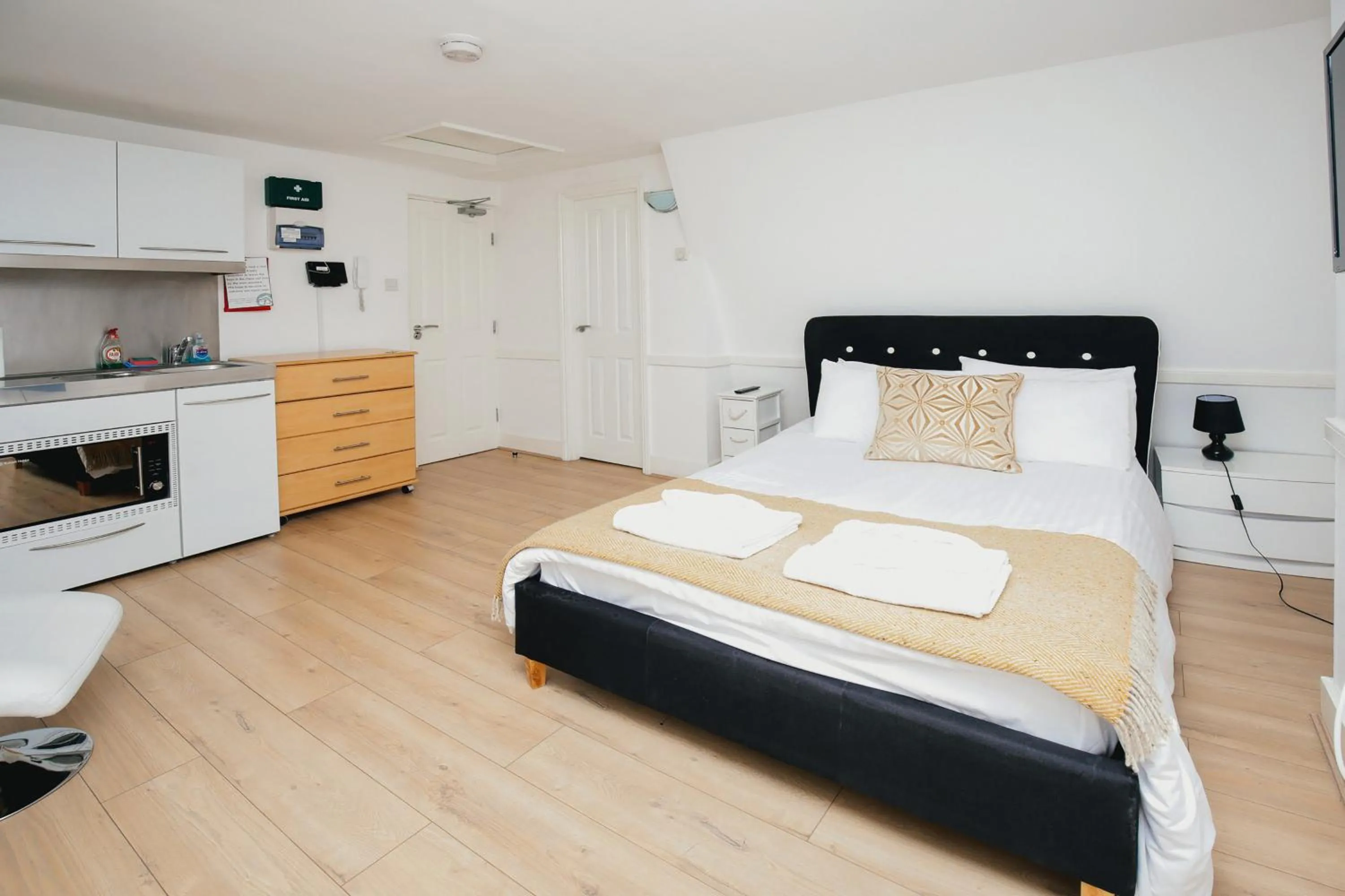 Photo of the whole room in Cambridge City Studios by Paymán Club