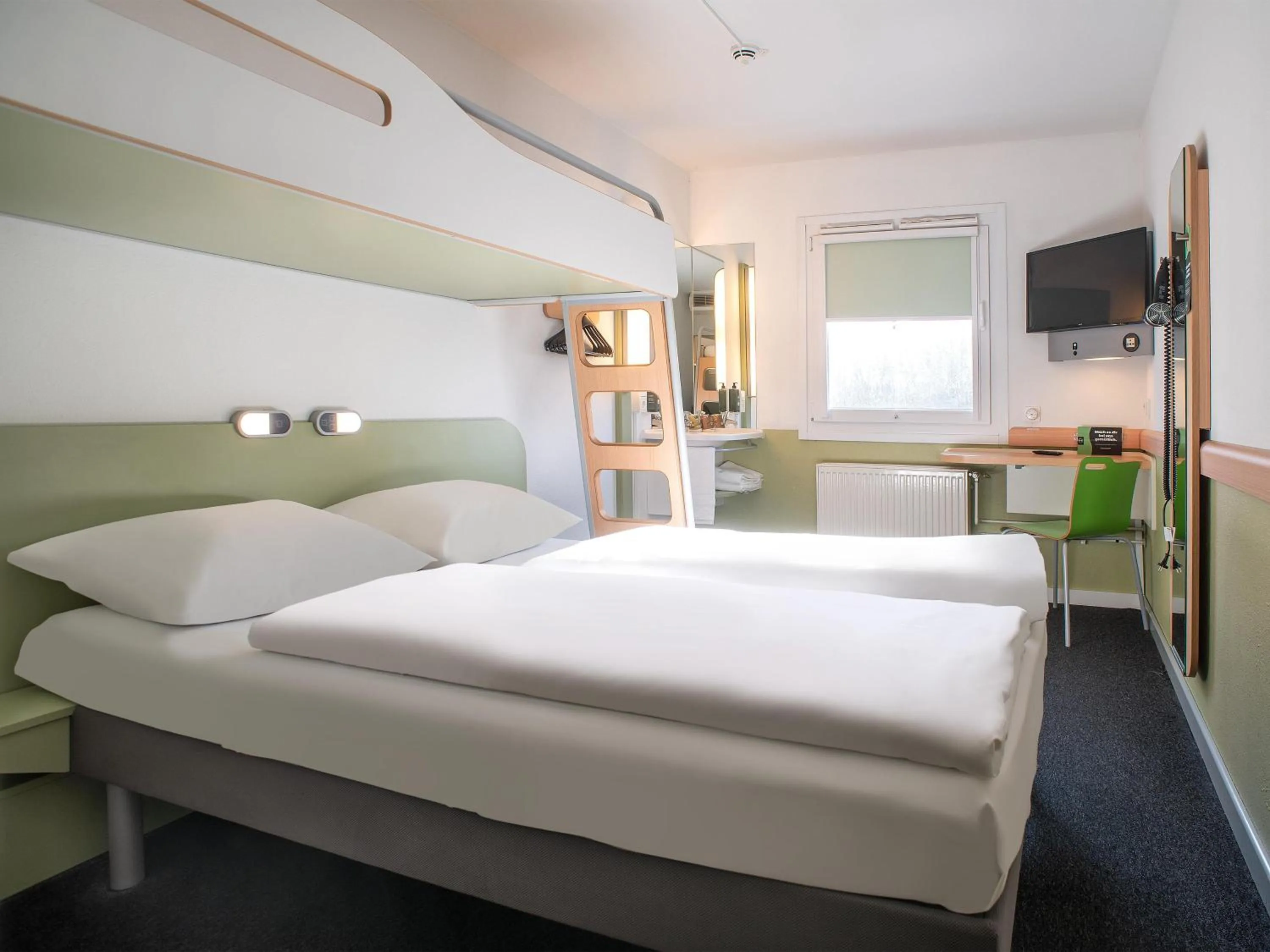 Photo of the whole room, Bed in B&B Hotel Lübeck Berliner-Platz