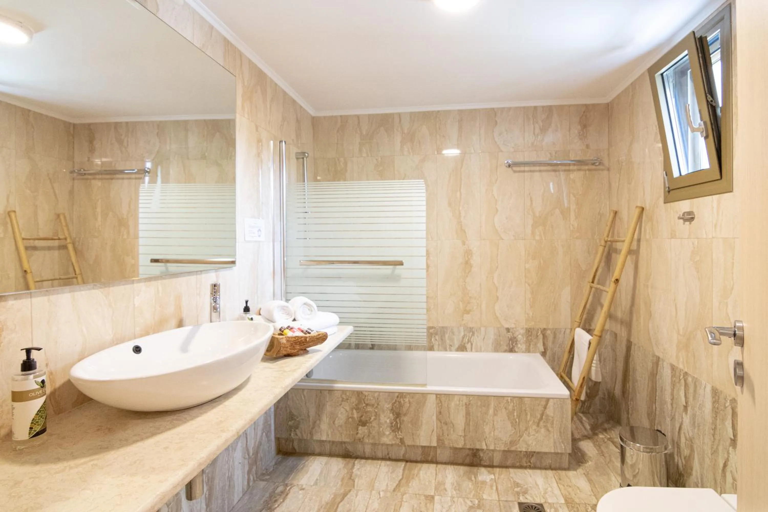 WHITE DONKEY BOUTIQUE Hotel