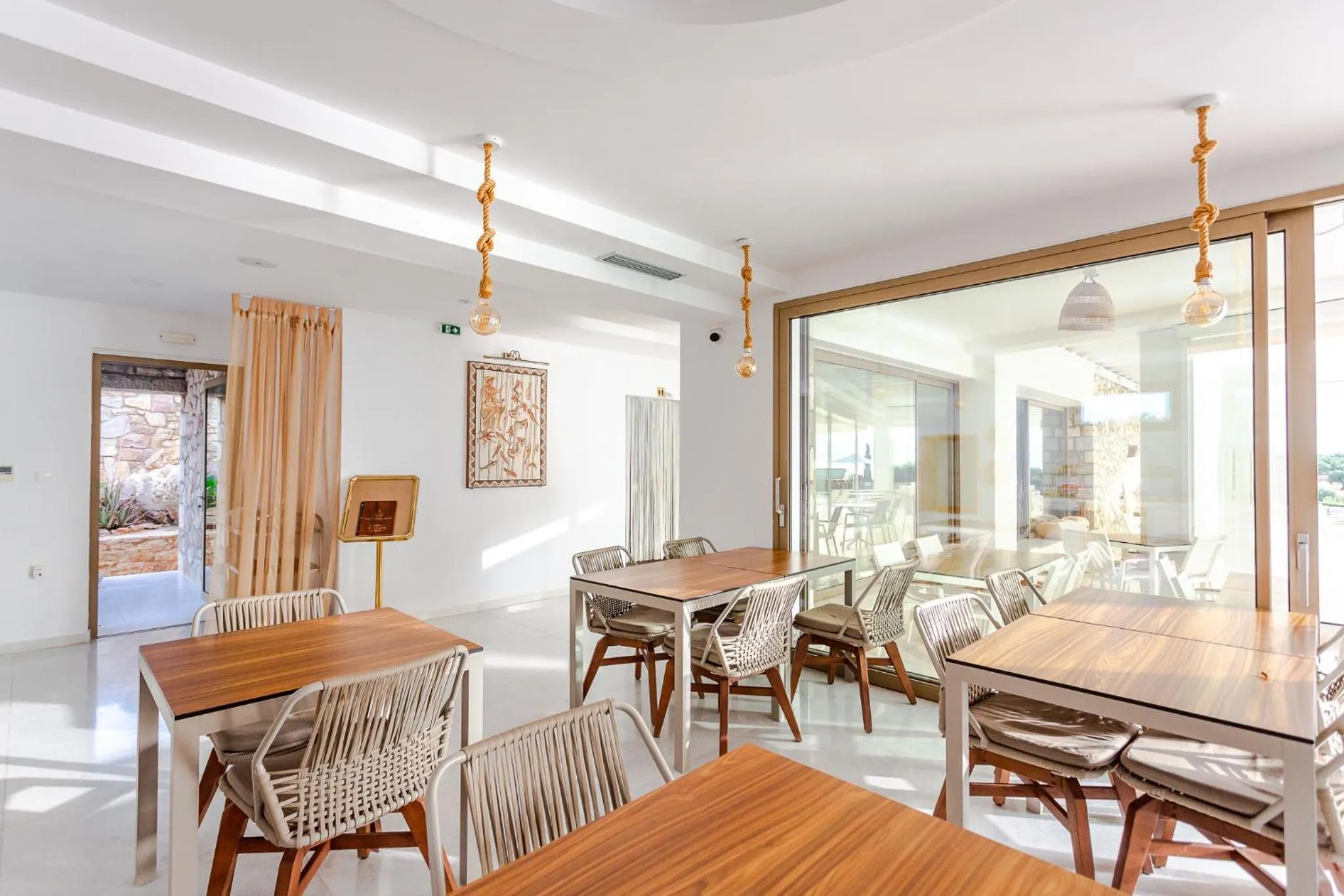 WHITE DONKEY BOUTIQUE Hotel