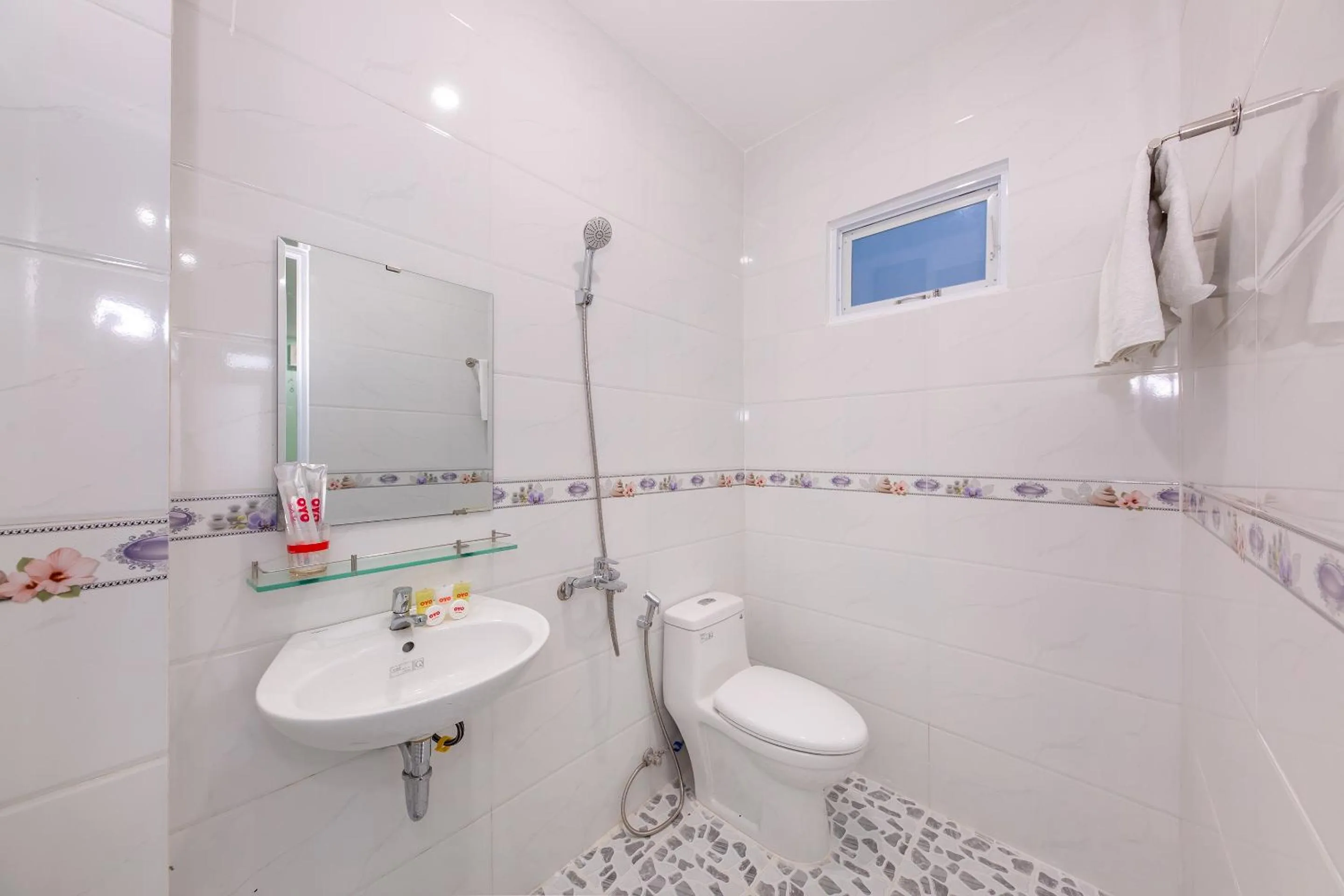 Bathroom in OYO 898 Phuong Thao Hotel