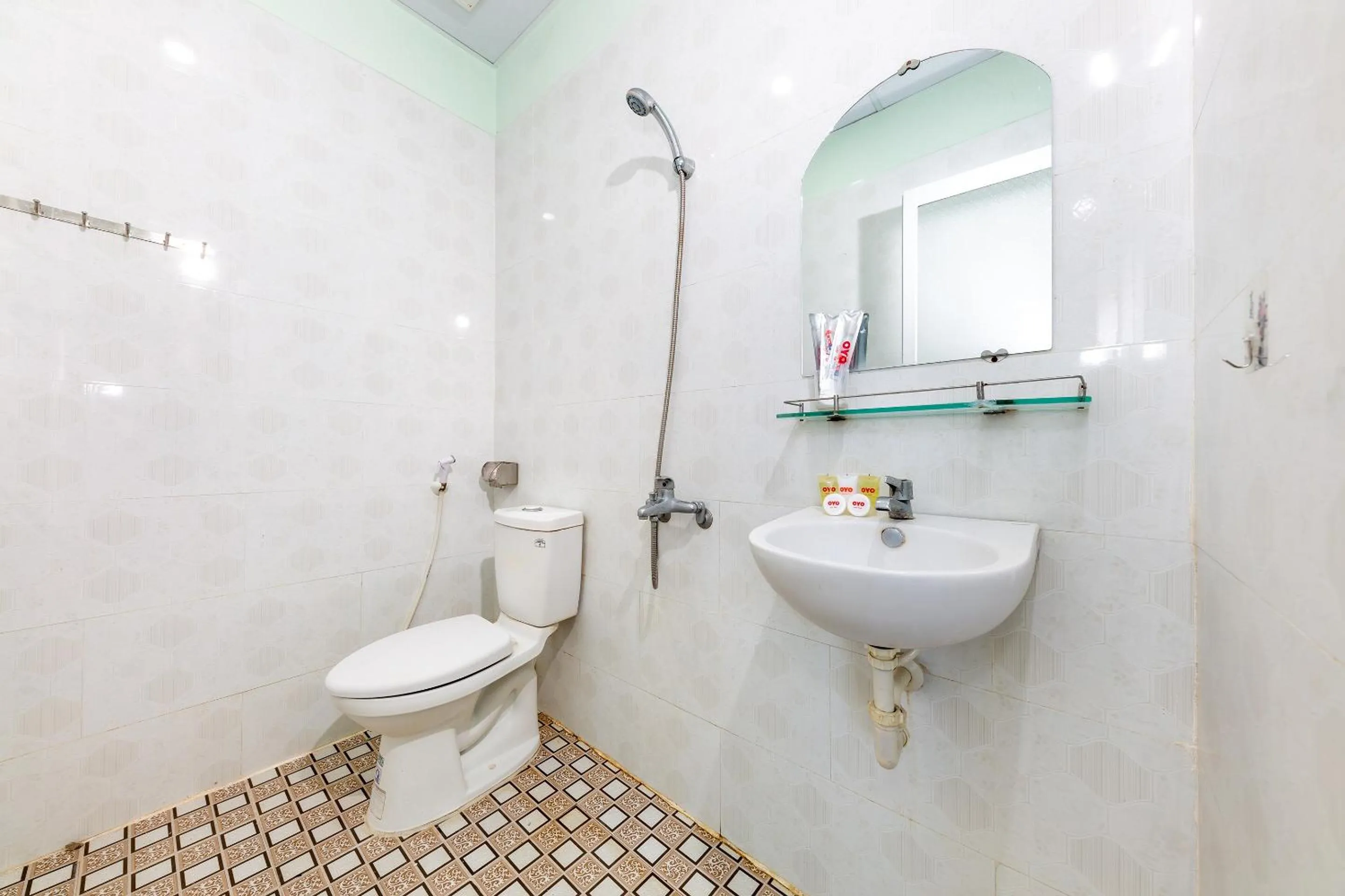 Bathroom in OYO 898 Phuong Thao Hotel