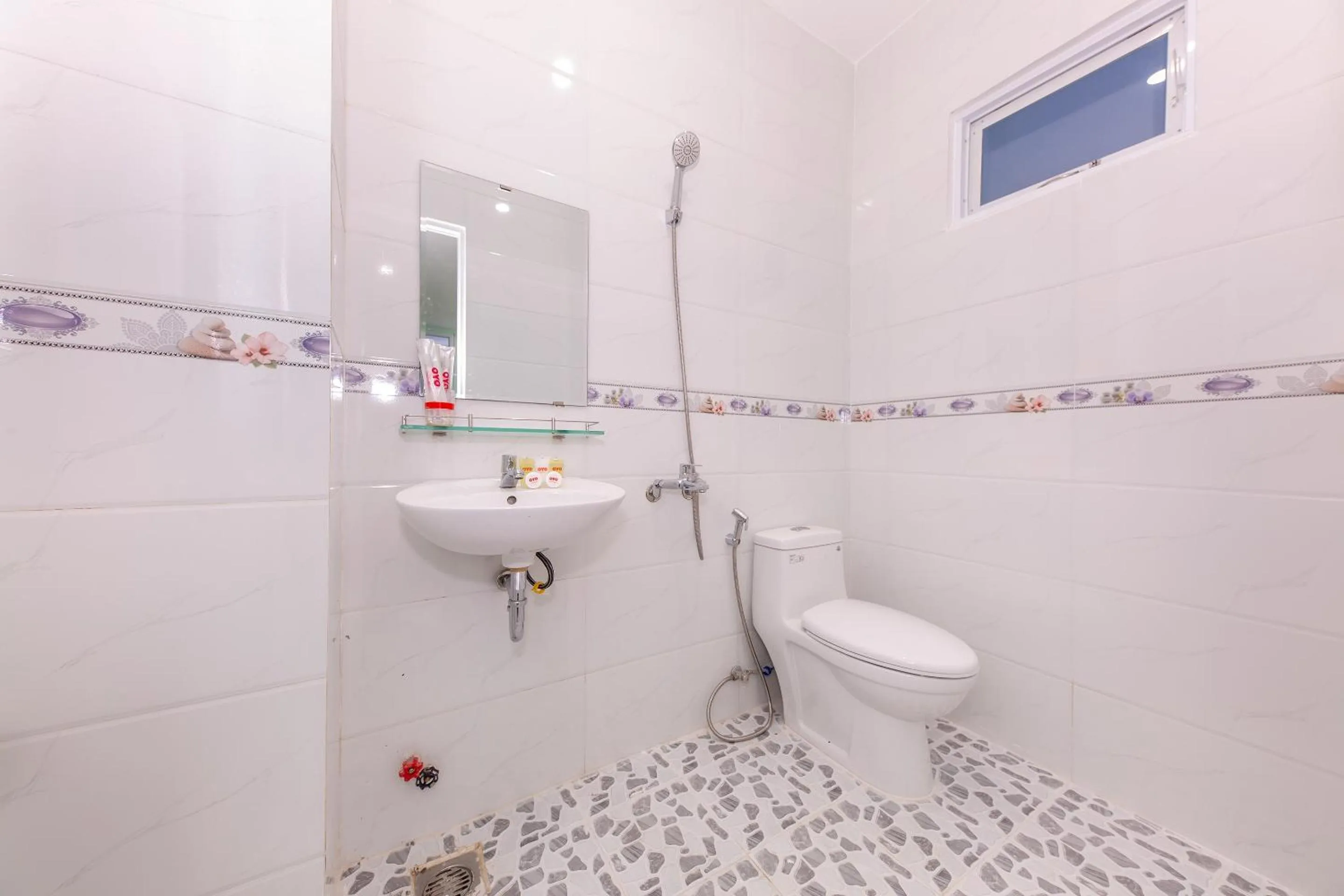 Bathroom in OYO 898 Phuong Thao Hotel