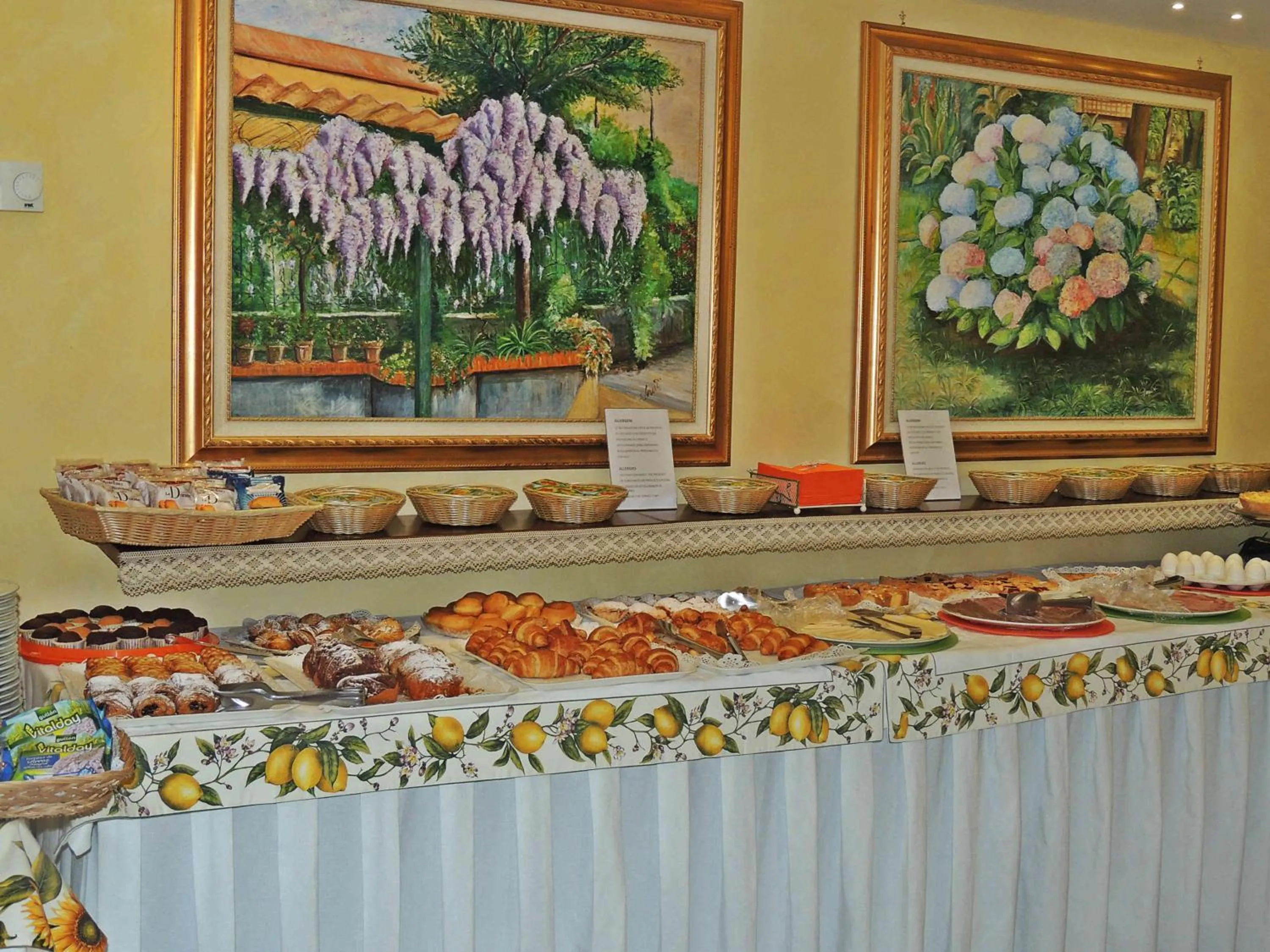 Breakfast in Hotel Girasole