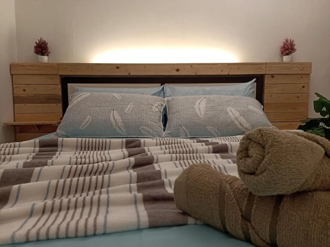 Bedroom, Bed in Ken1606 Home - Centre of KB, WIFI, 6 to 8 pax