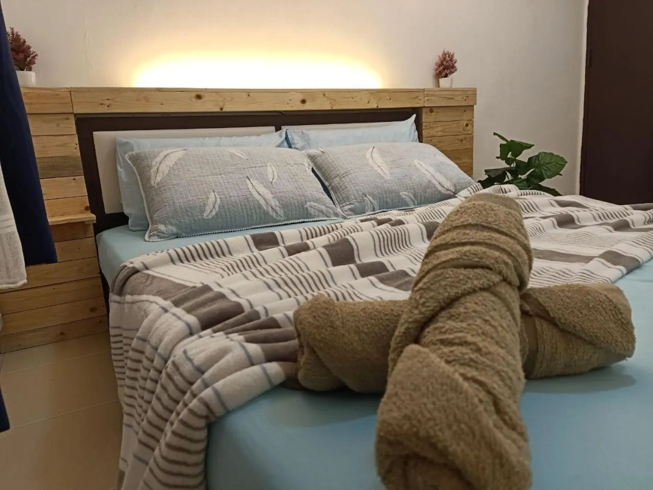 Bed in Ken1606 Home - Centre of KB, WIFI, 6 to 8 pax