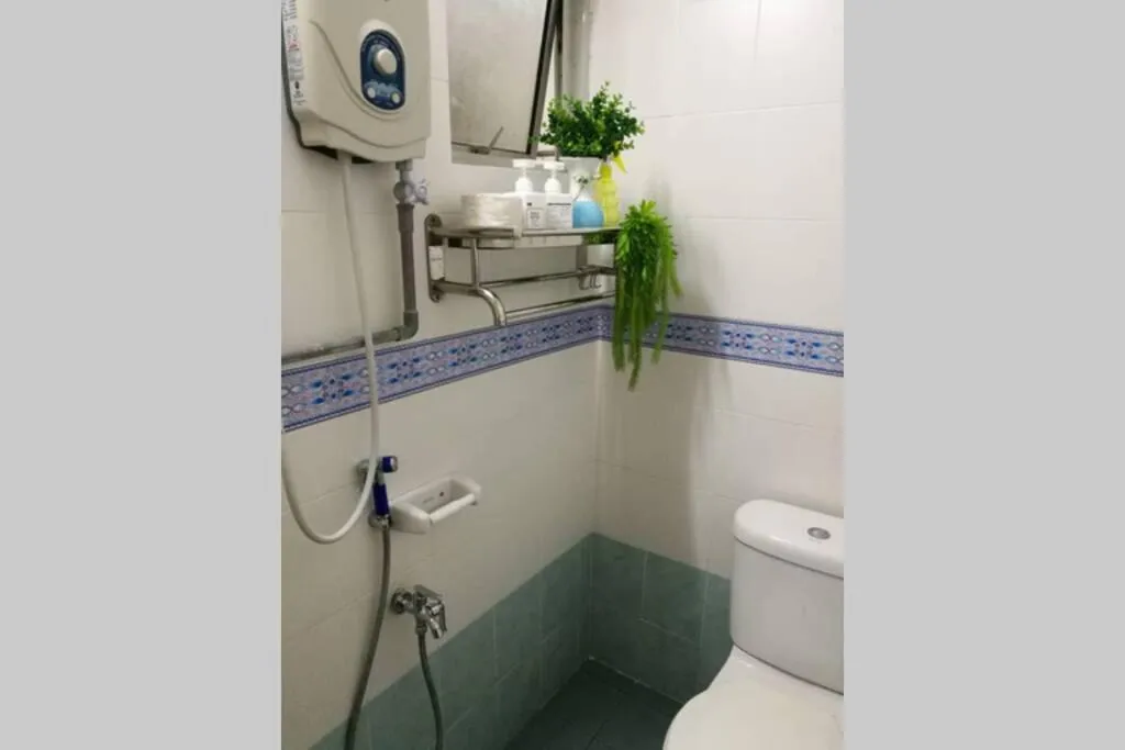 Toilet in Ken1606 Home - Centre of KB, WIFI, 6 to 8 pax