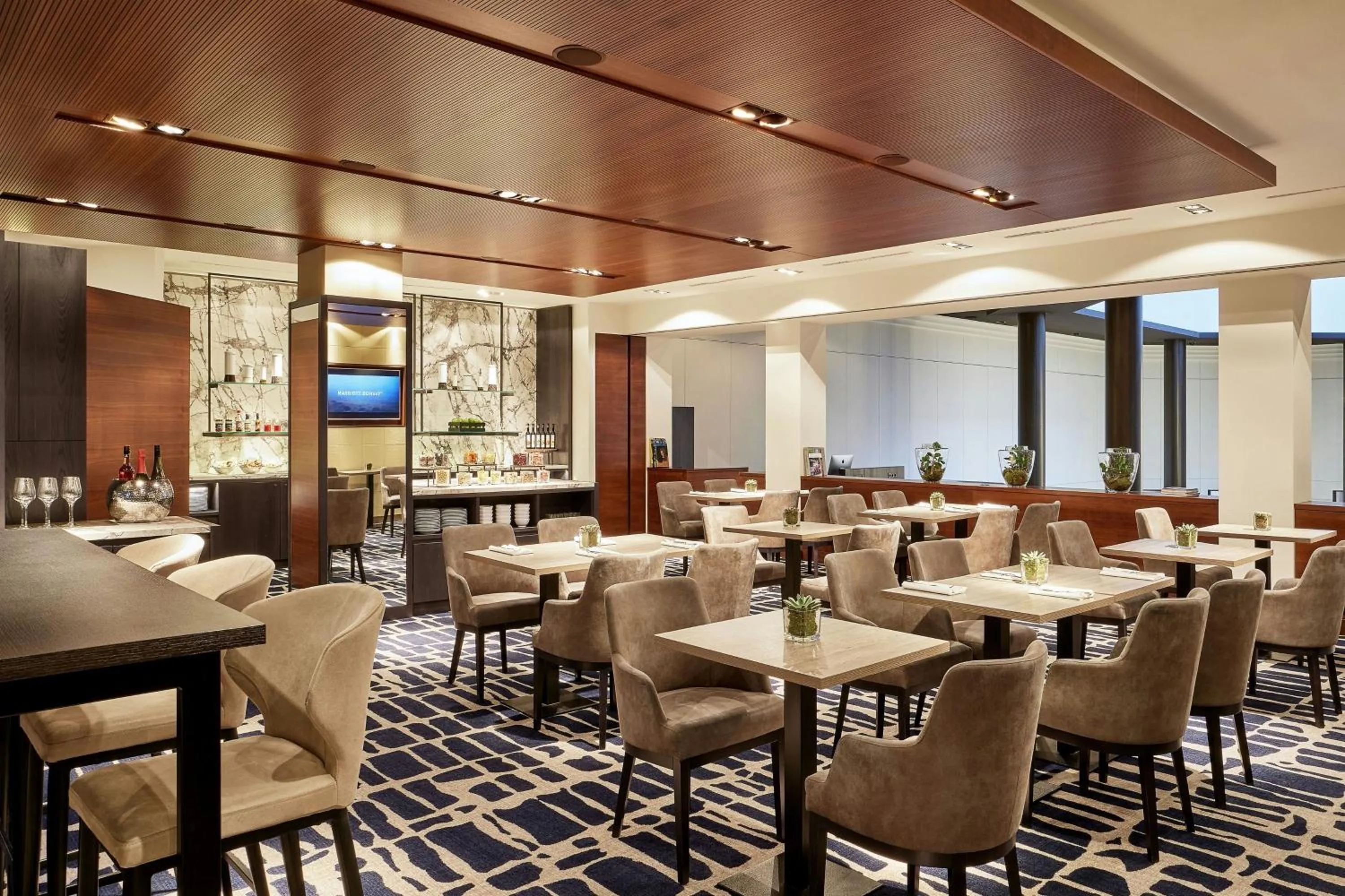 Lounge or bar in The Westin Grand Frankfurt
