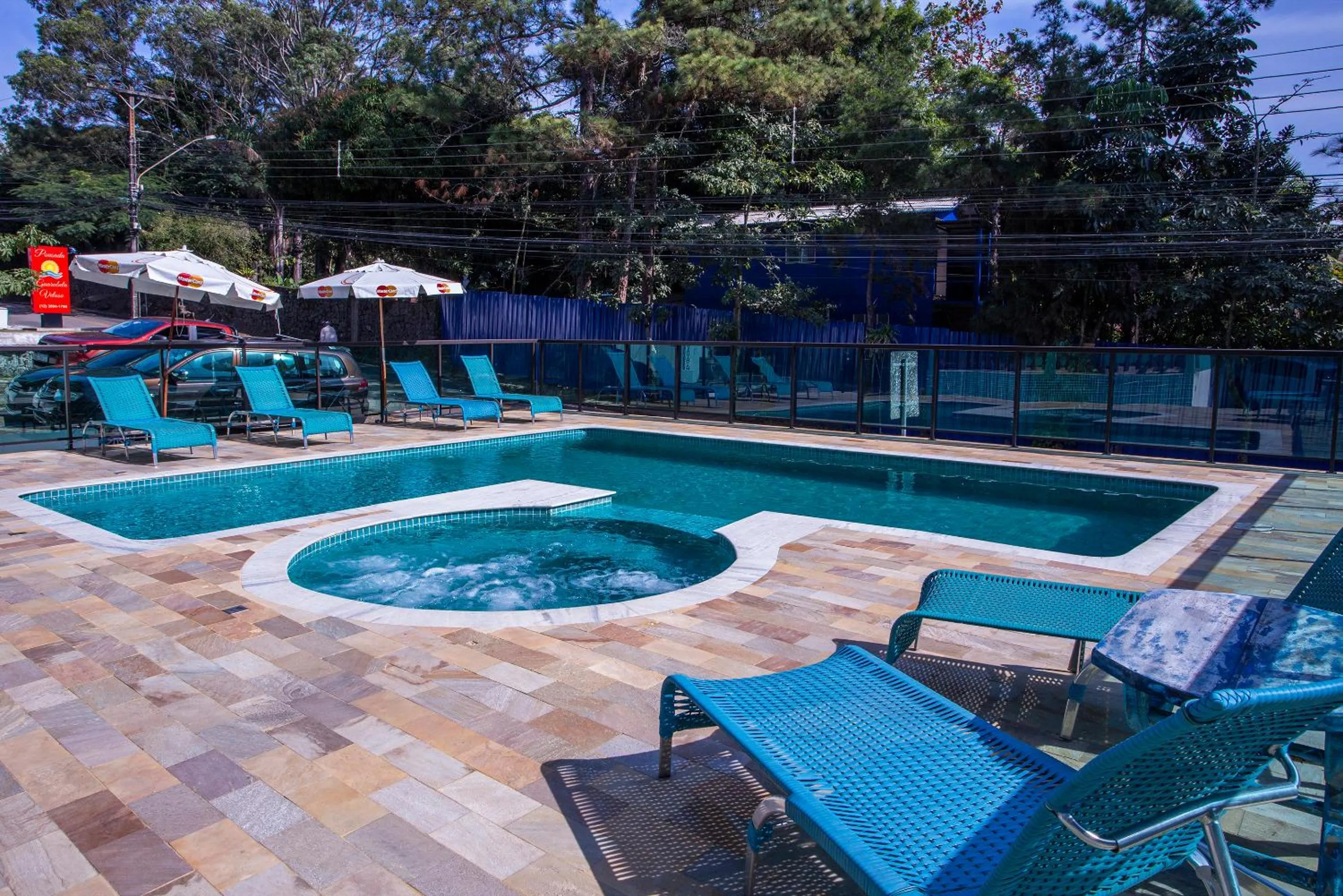 Swimming pool in Pousada Guarubela Veloso