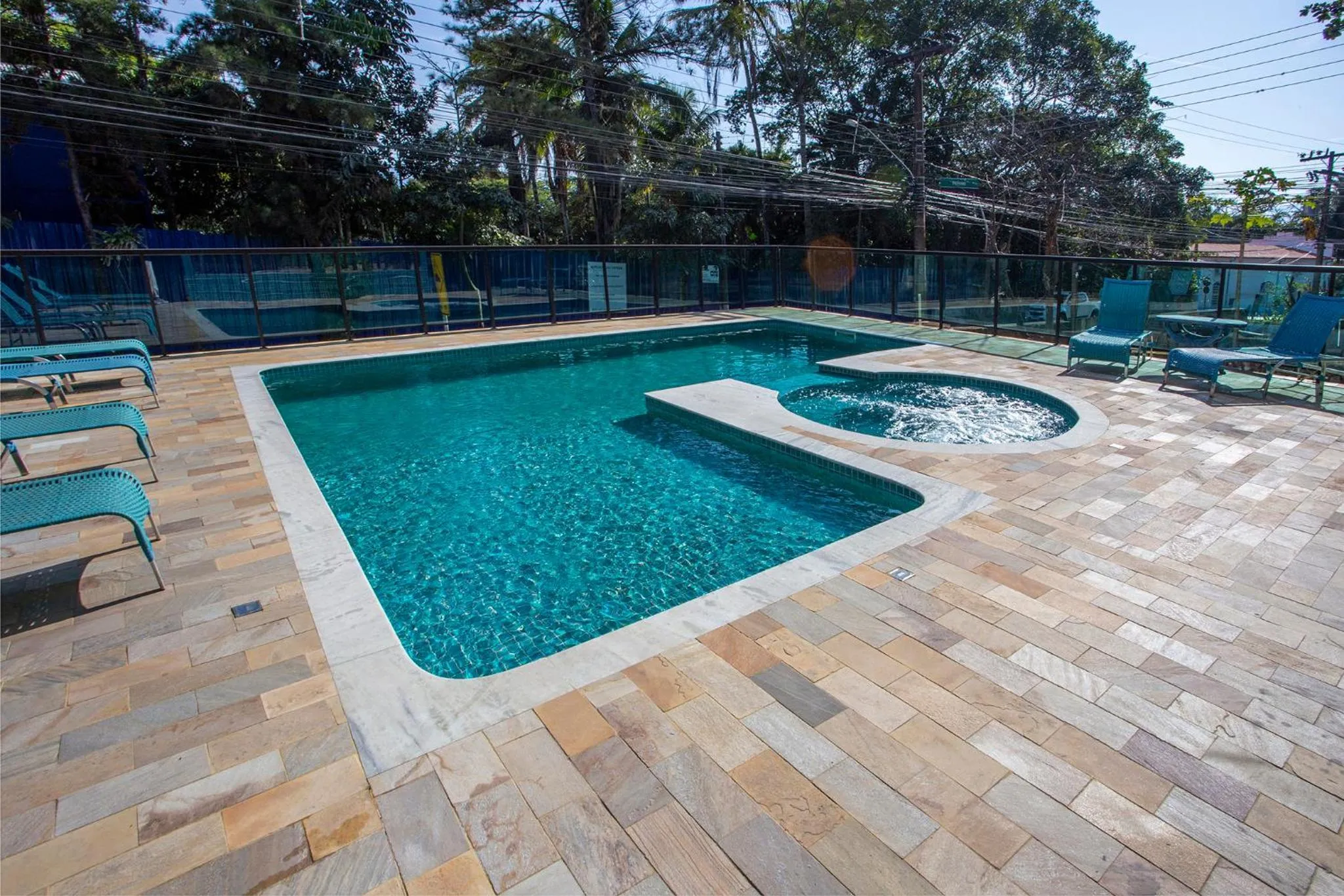 Swimming pool in Pousada Guarubela Veloso