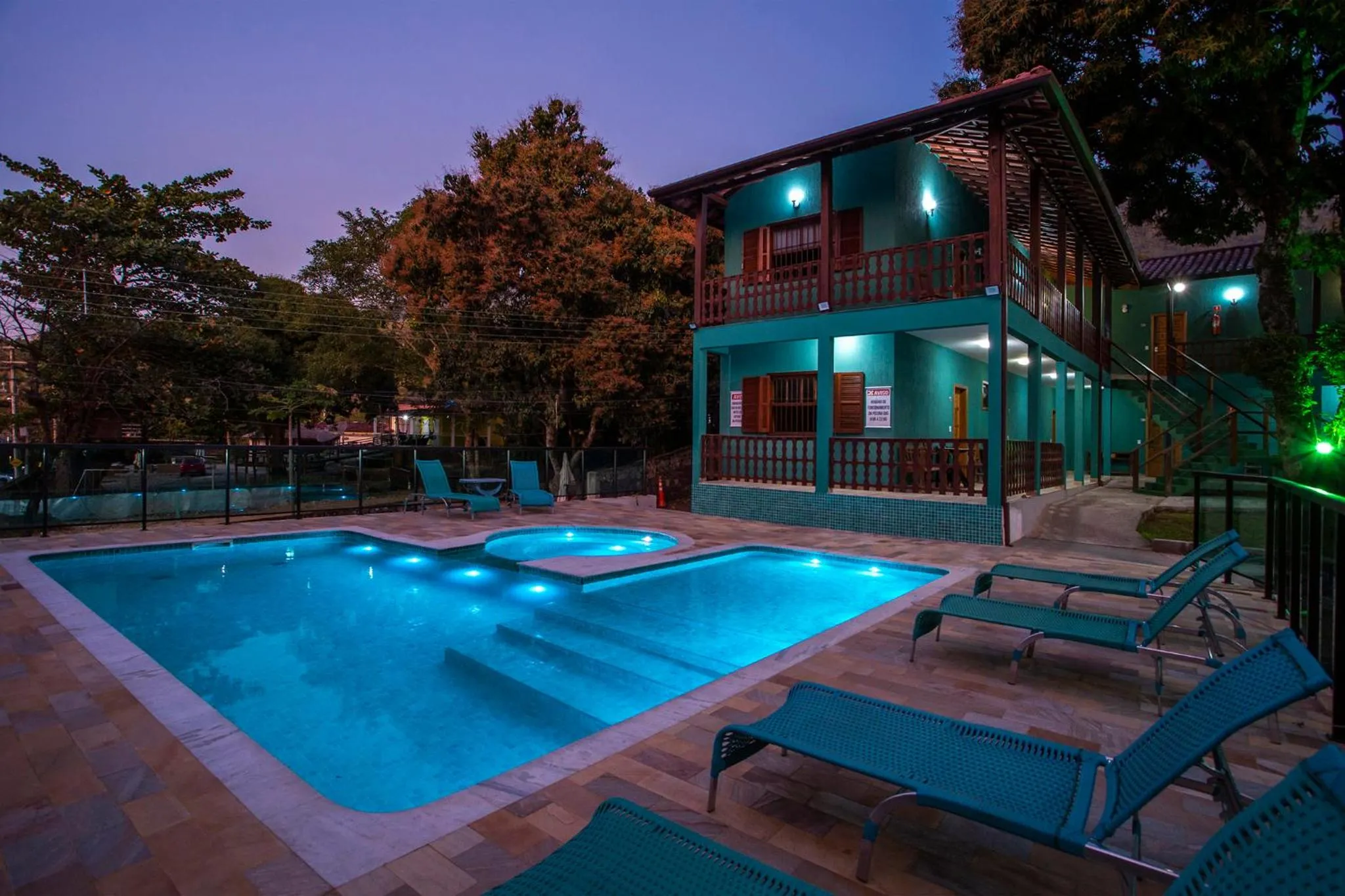 Swimming pool in Pousada Guarubela Veloso