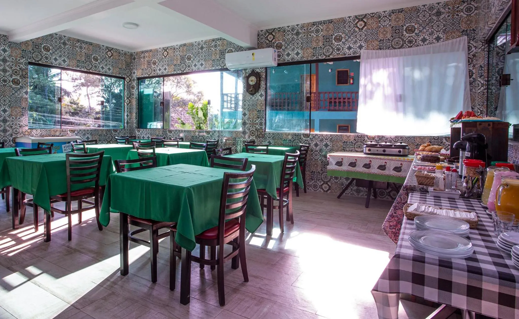 Restaurant/places to eat in Pousada Guarubela Veloso
