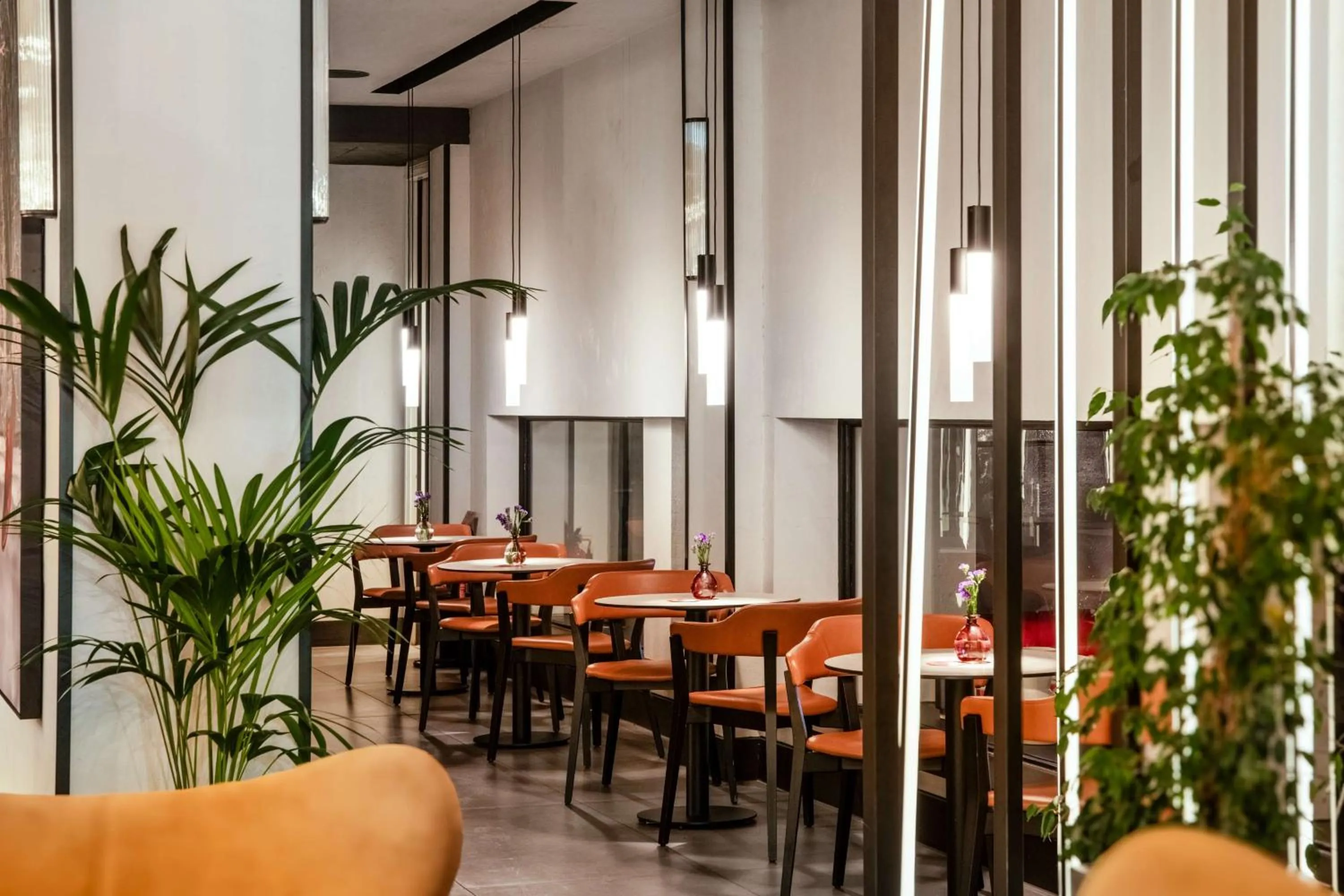 Lounge or bar in Radisson RED London Heathrow