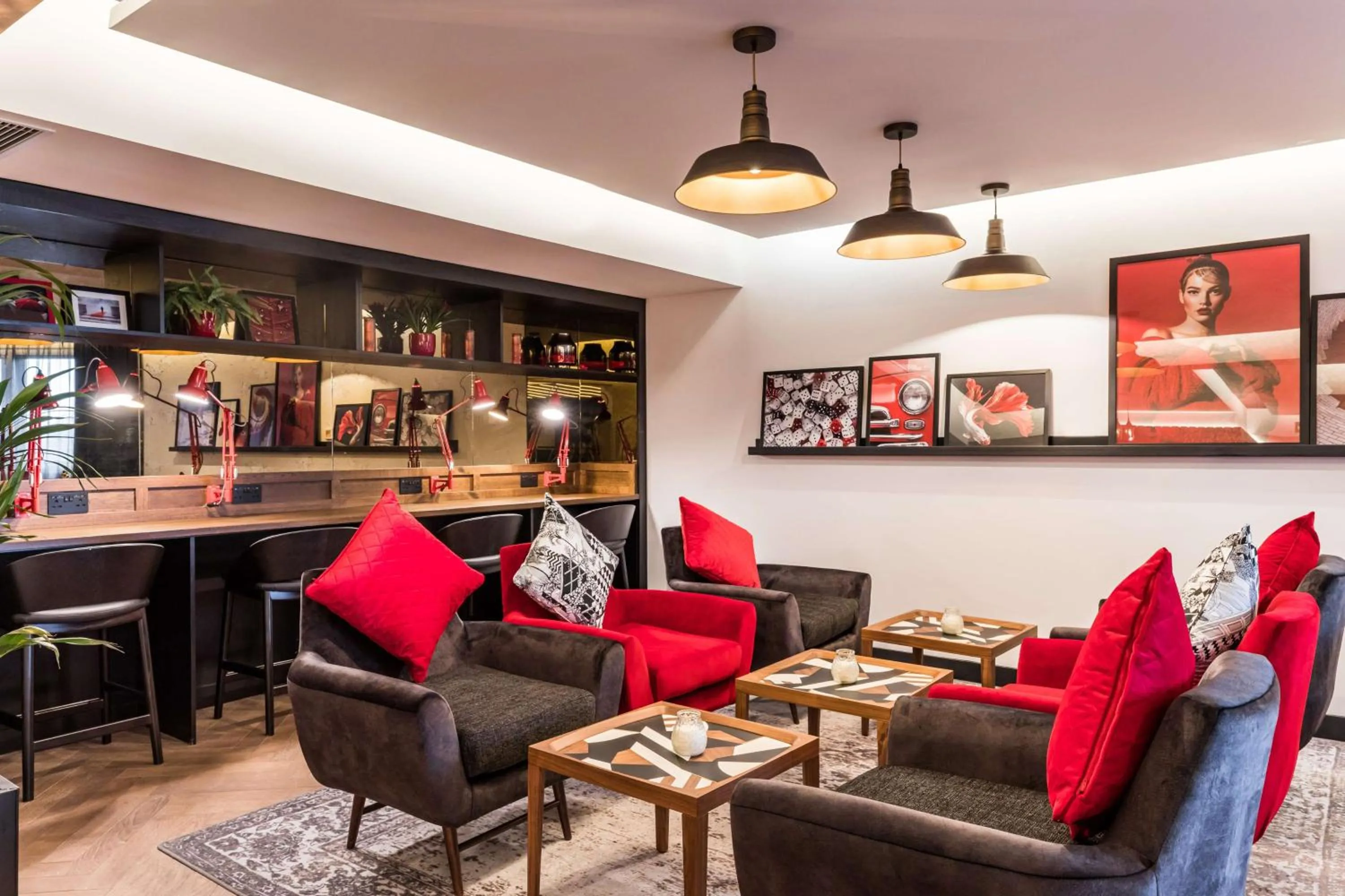 Lounge or bar in Radisson RED London Heathrow