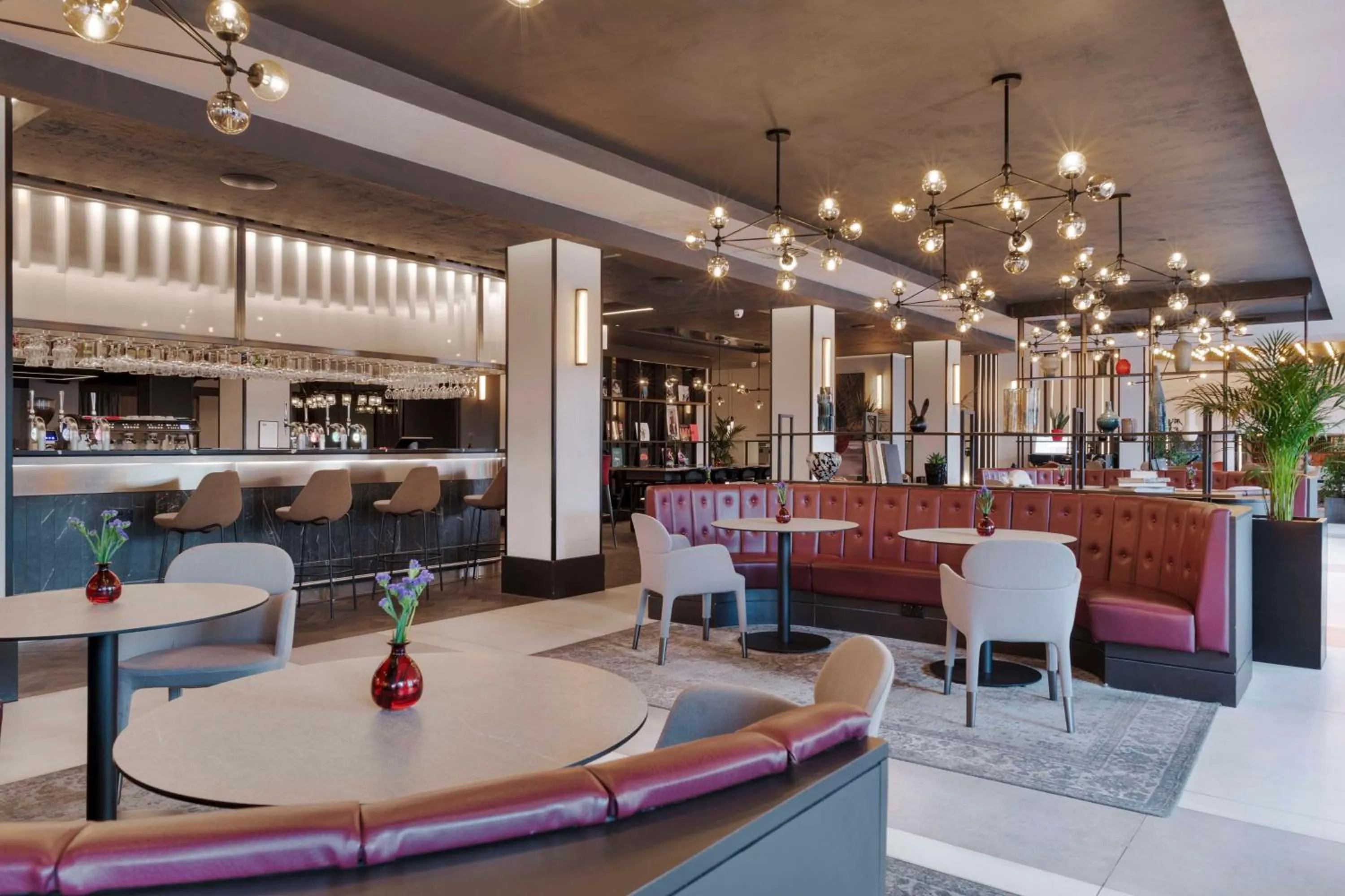 Lounge or bar in Radisson RED London Heathrow