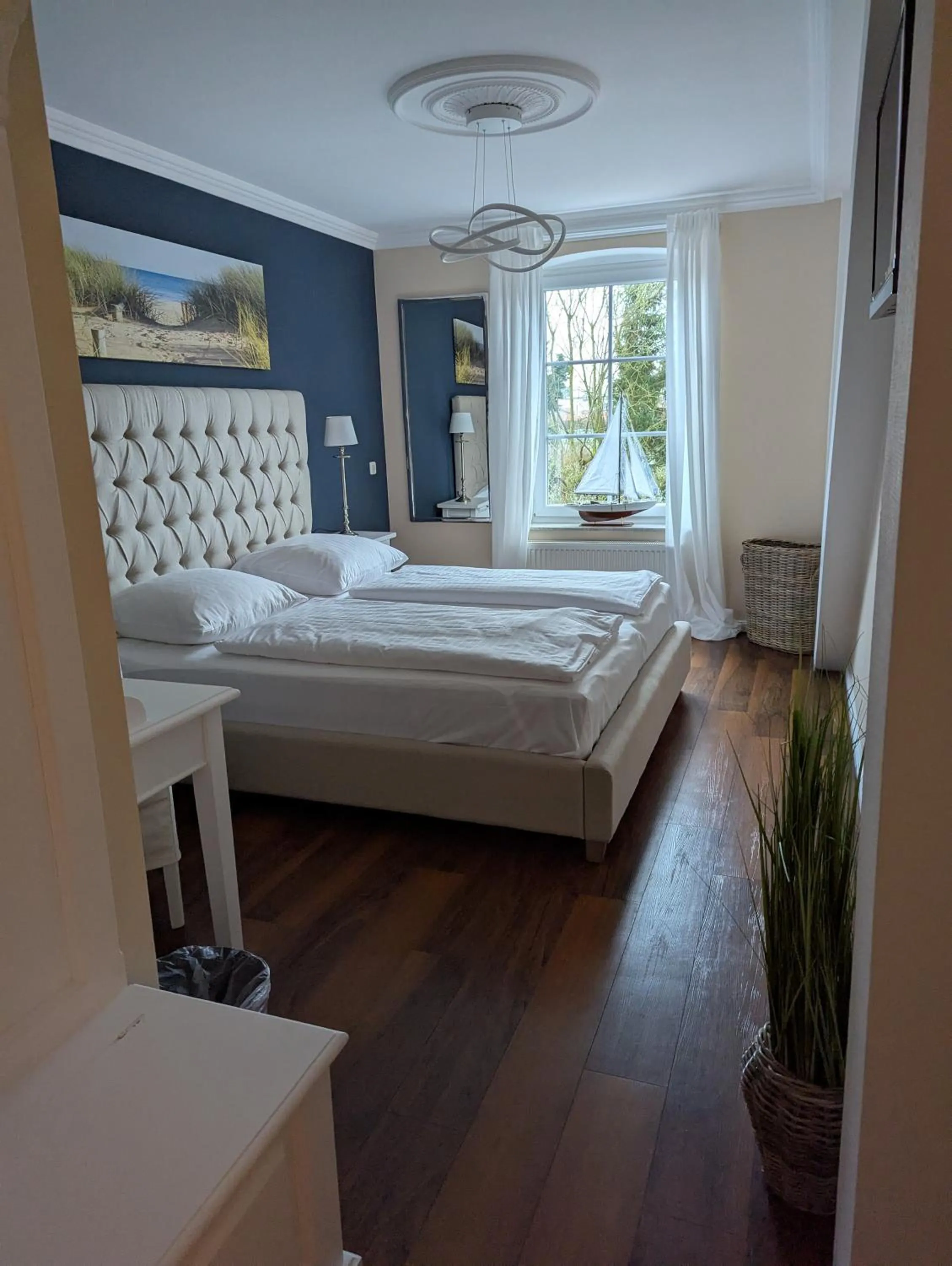 Bedroom, Bed in Hotel am Rathaus