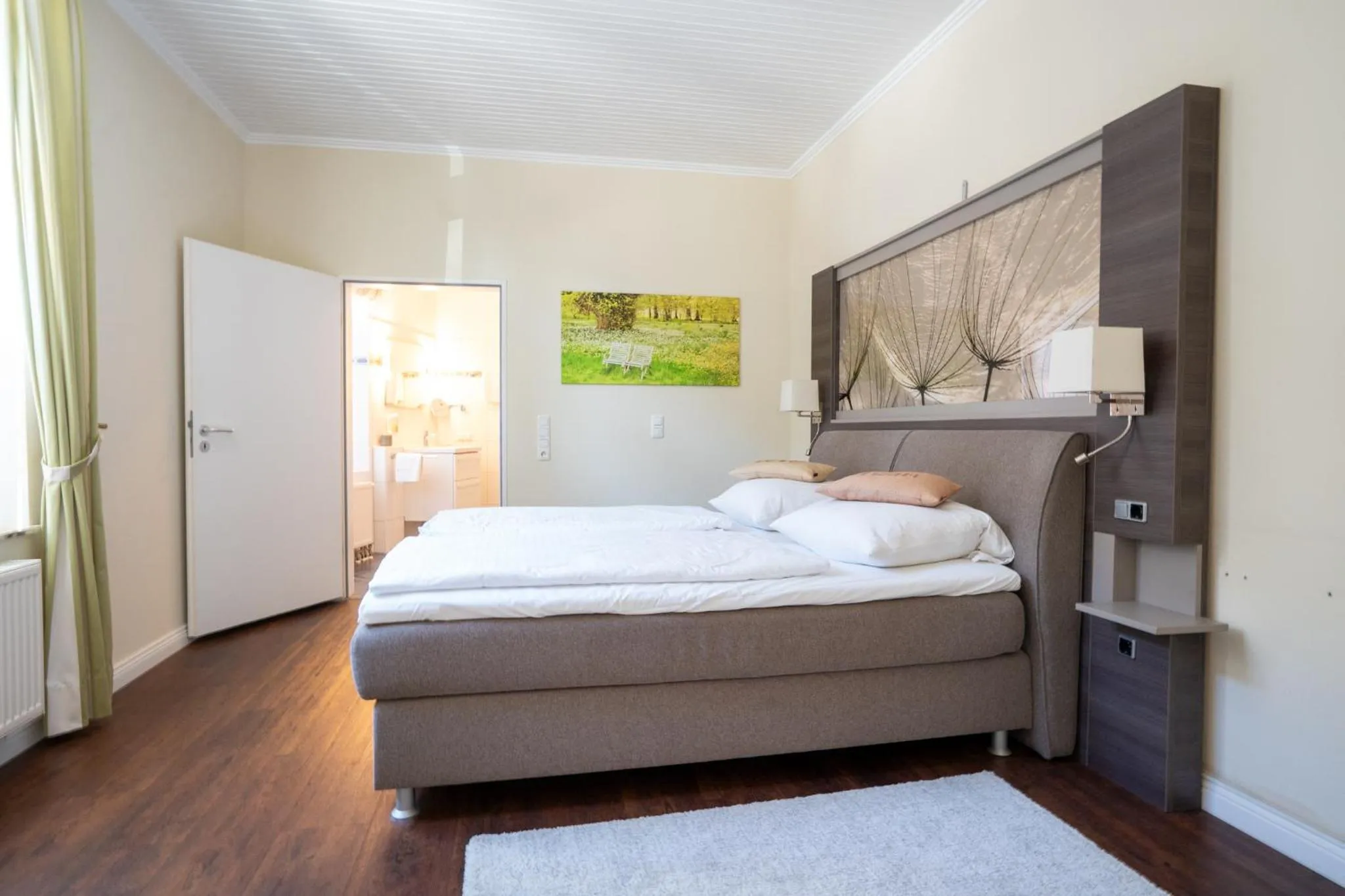 Photo of the whole room, Bed in Hotel am Rathaus