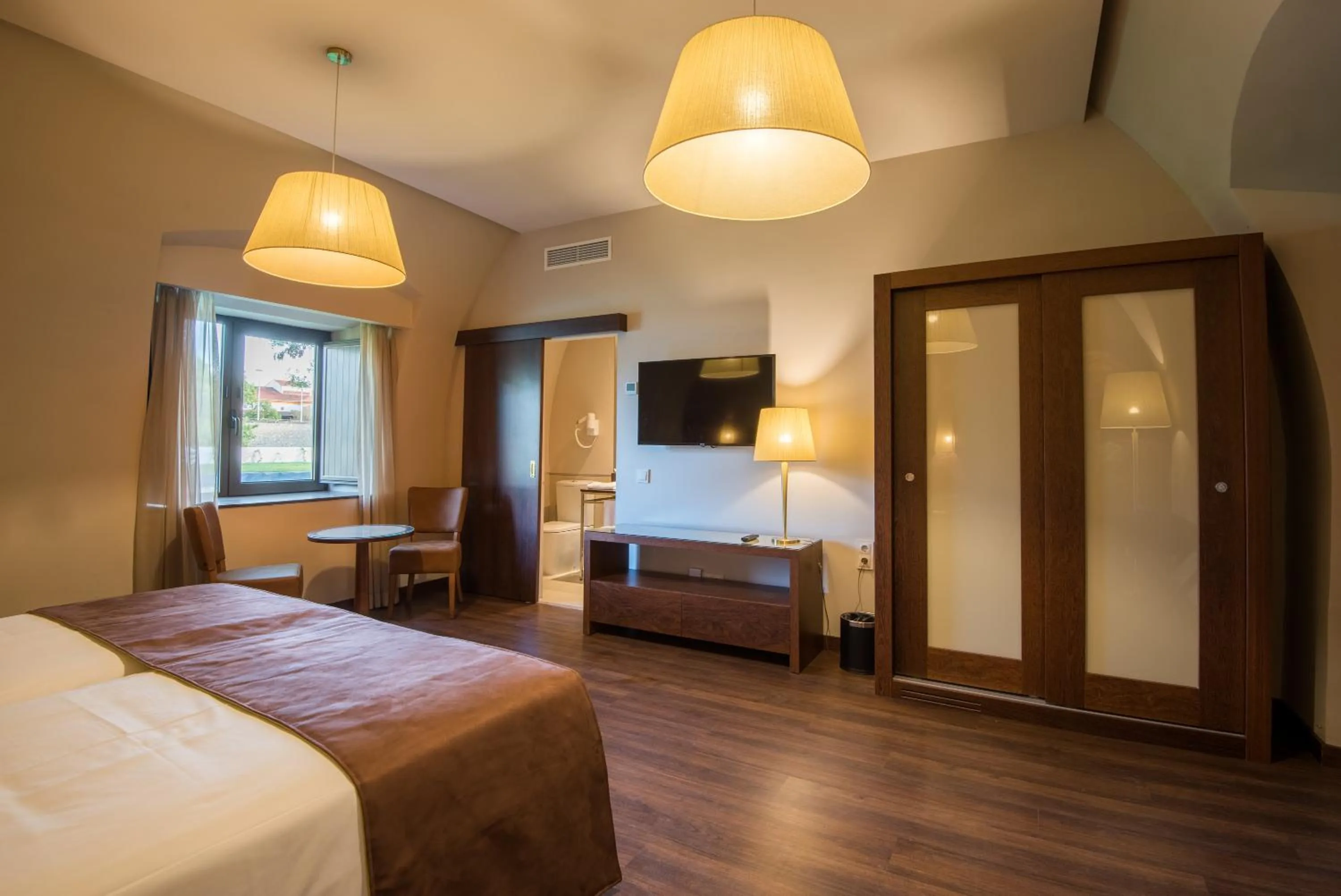 Bedroom, Bed in Vila Gale Collection Alter Real - Resort Equestre, Conference & Spa