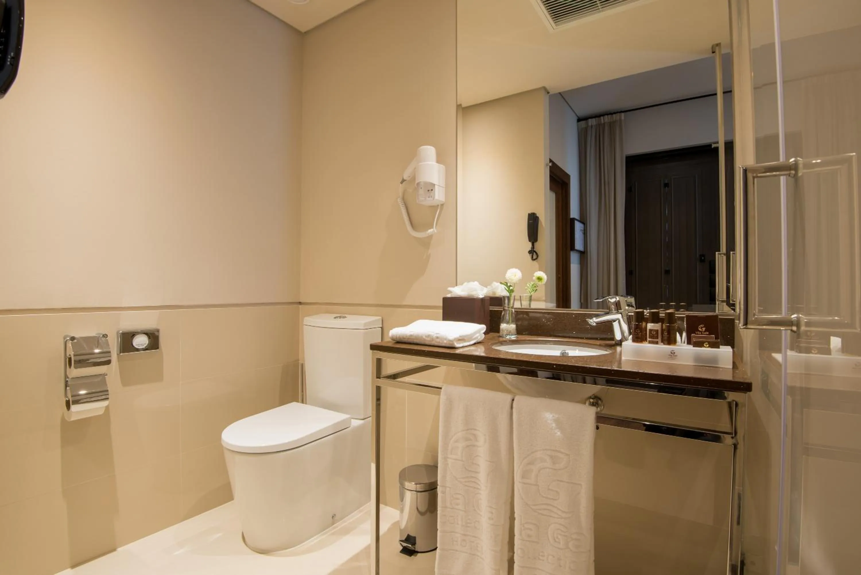 Shower in Vila Gale Collection Alter Real - Resort Equestre, Conference & Spa