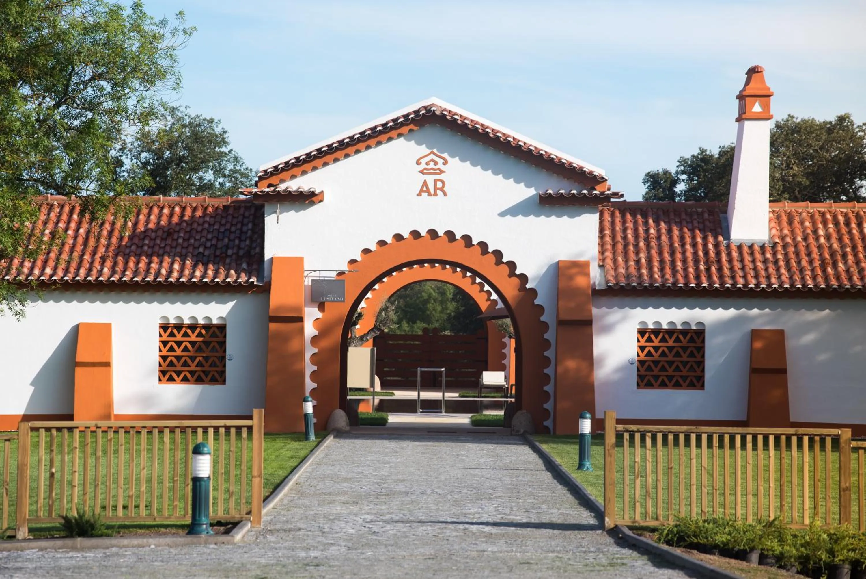 Facade/entrance in Vila Gale Collection Alter Real - Resort Equestre, Conference & Spa