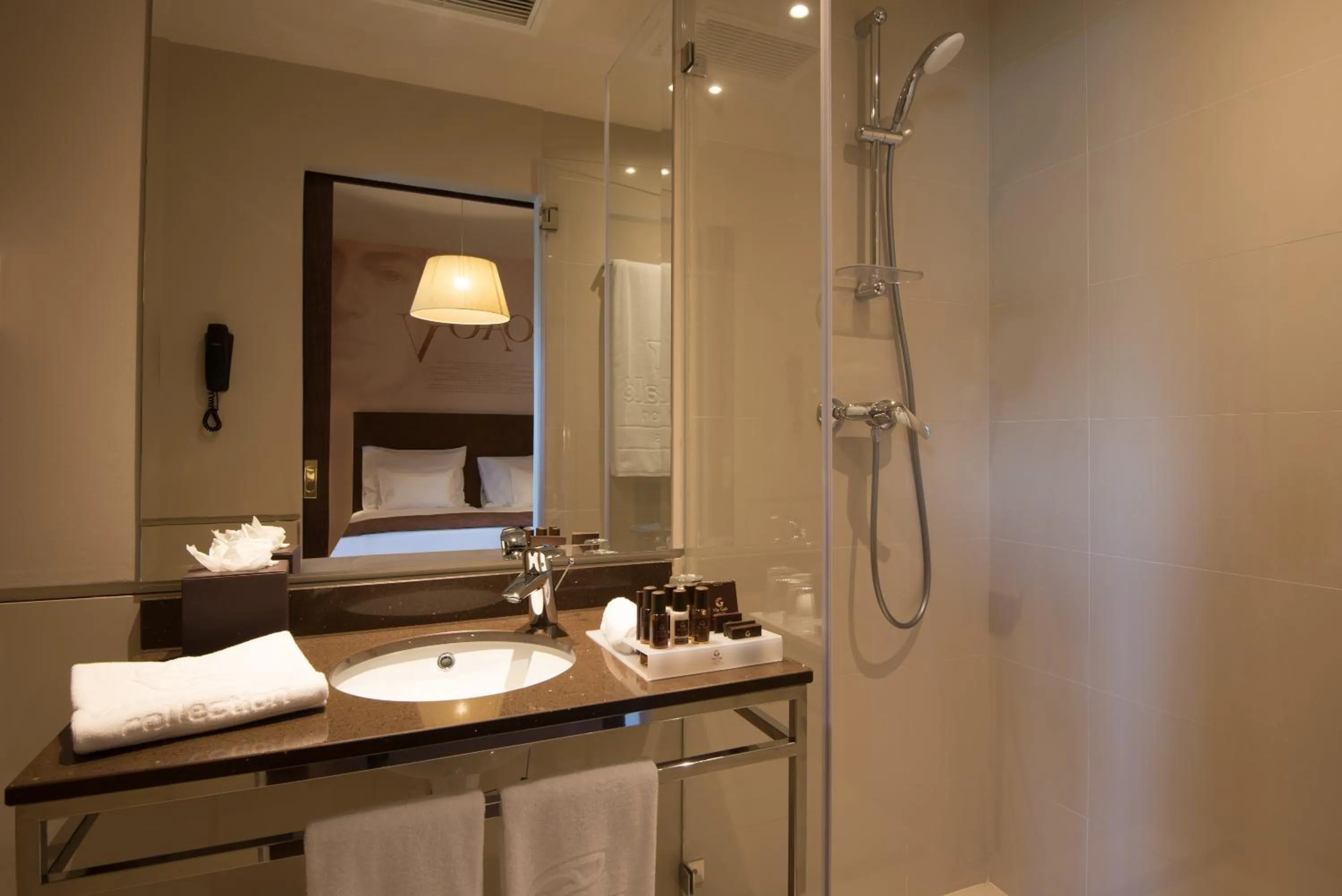 Shower in Vila Gale Collection Alter Real - Resort Equestre, Conference & Spa