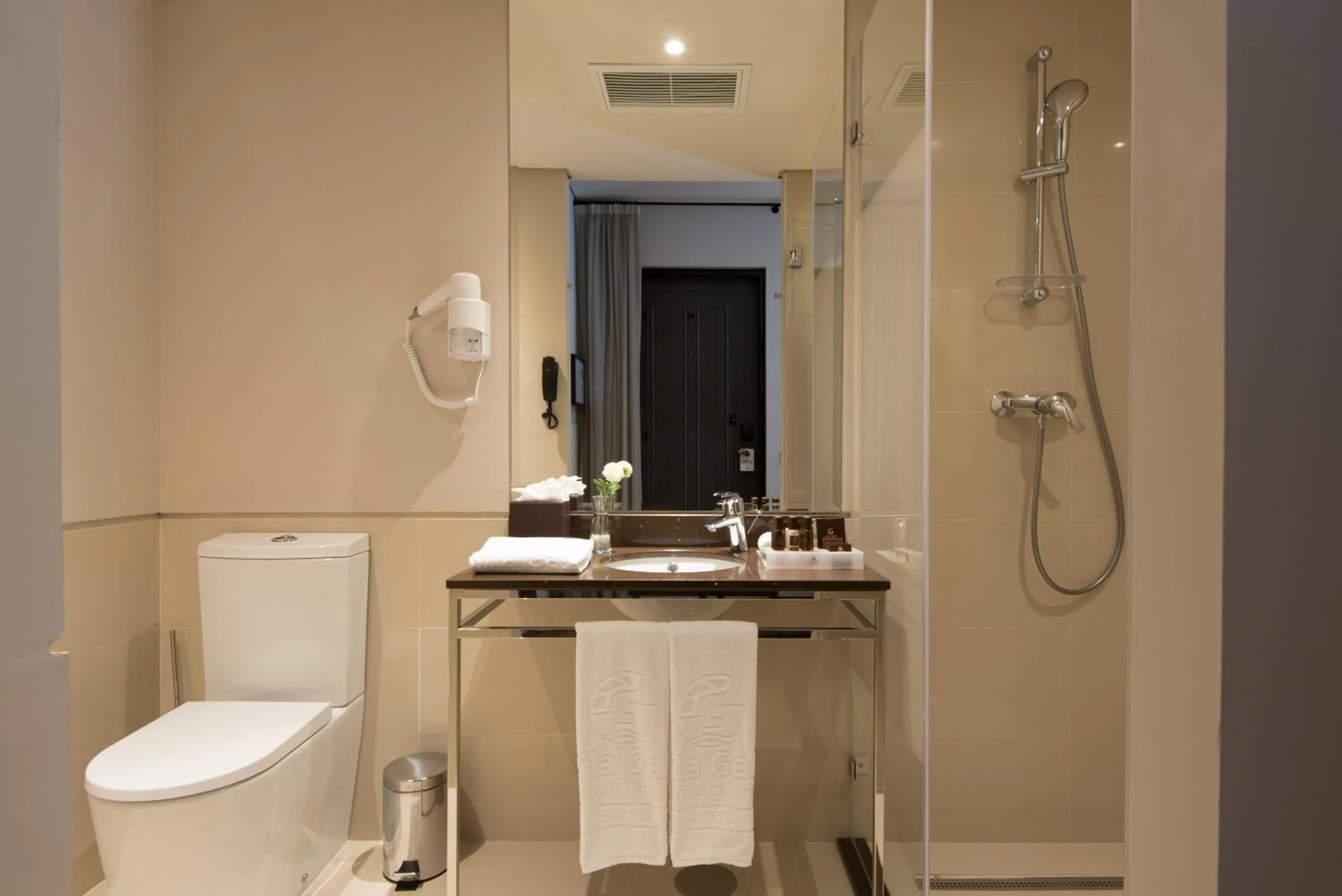 Shower in Vila Gale Collection Alter Real - Resort Equestre, Conference & Spa