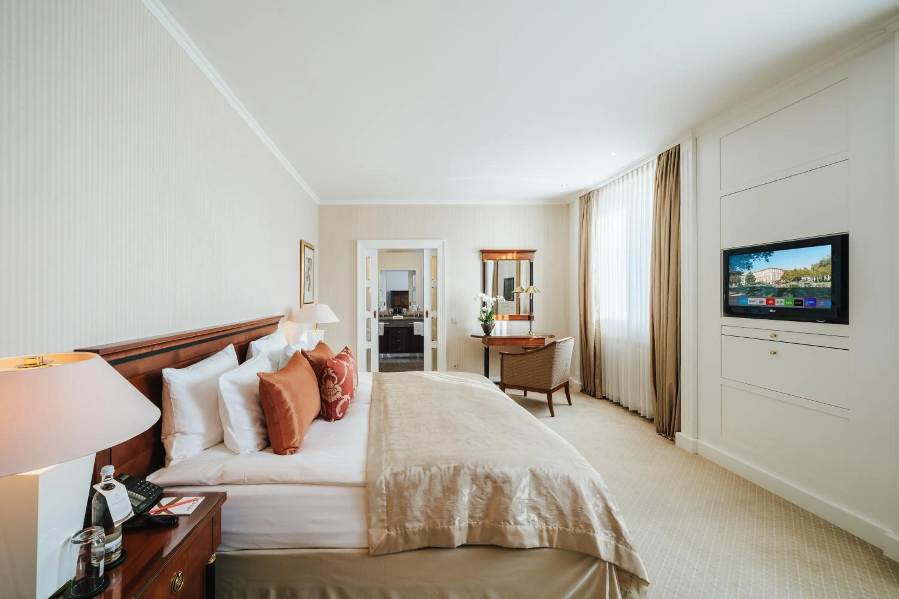 Photo of the whole room, Bed in Hotel Nassauer Hof