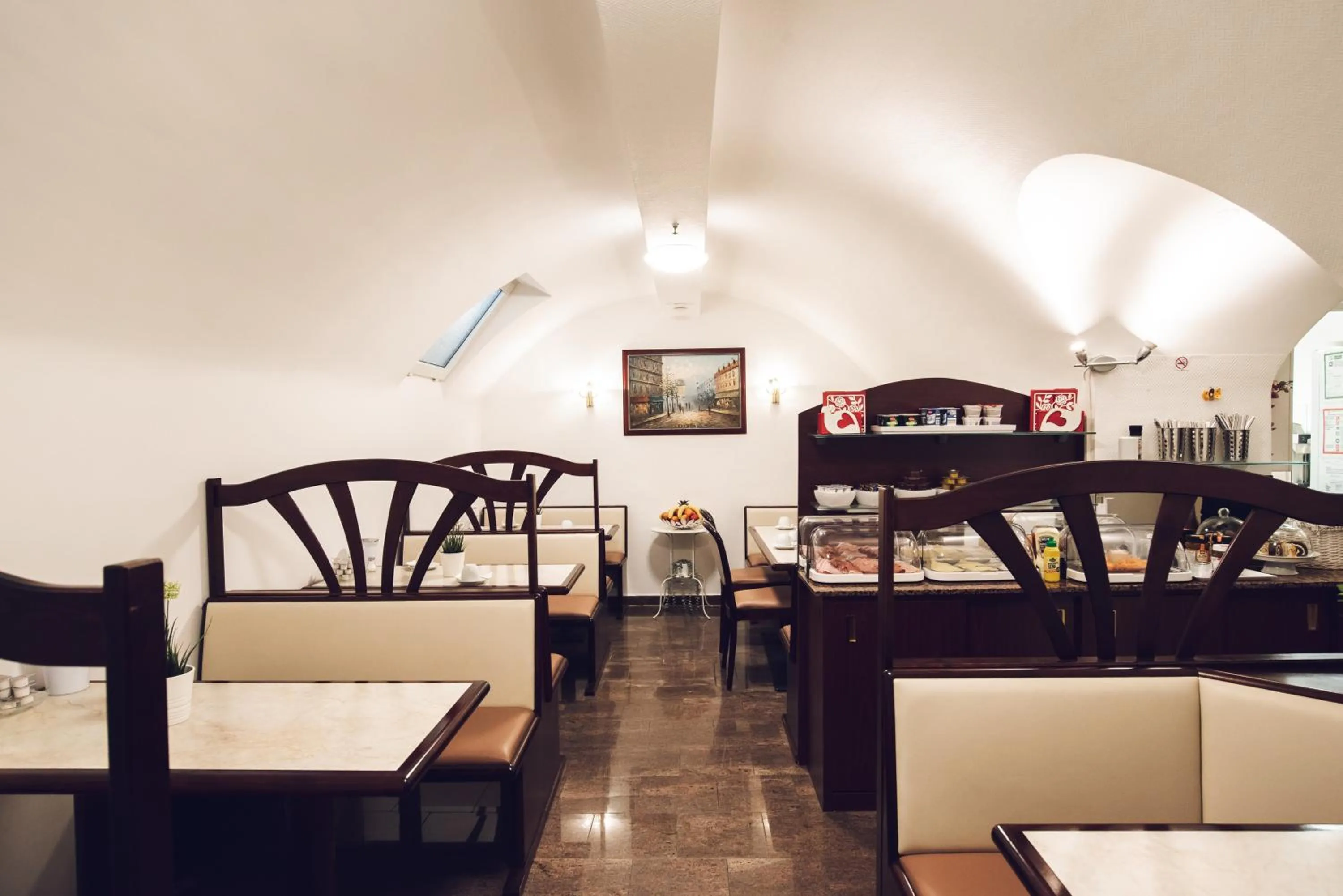 Restaurant/places to eat in Hotel Domblick Garni