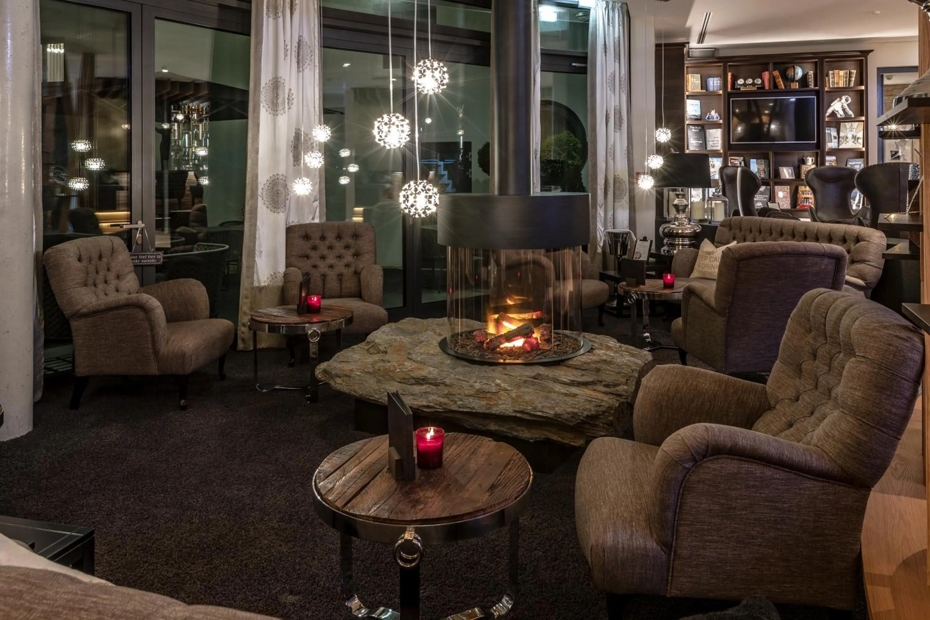 Library in BLOCK Hotel & Living