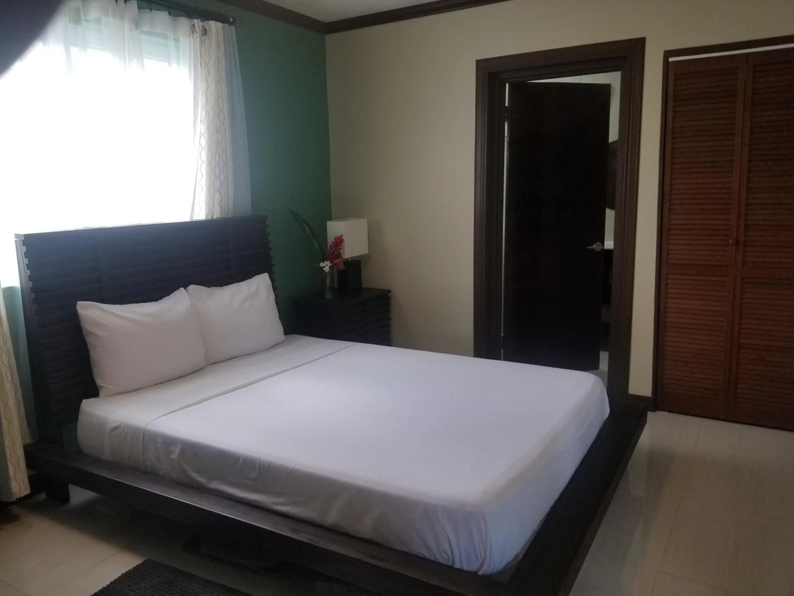 Bedroom, Bed in Inn The Town