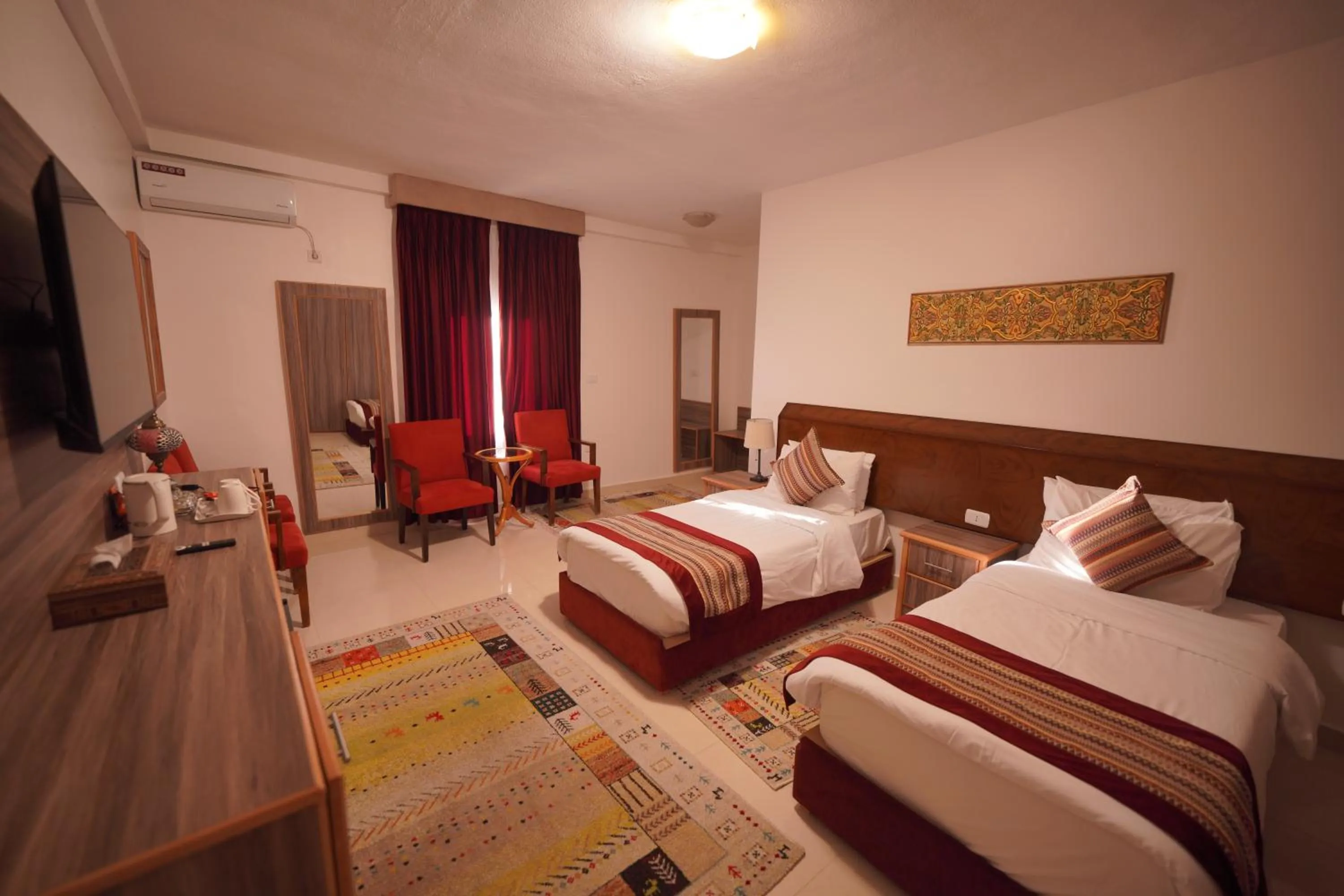 Bedroom, Bed in Petra Plaza Hotel