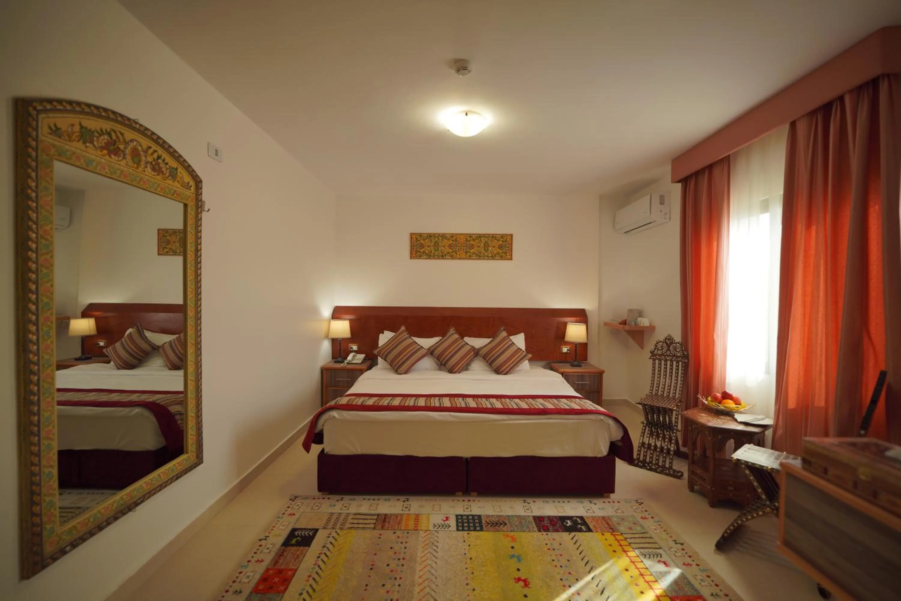 Bedroom, Bed in Petra Plaza Hotel