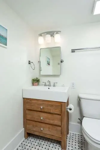 Toilet in The Quarters on Spring