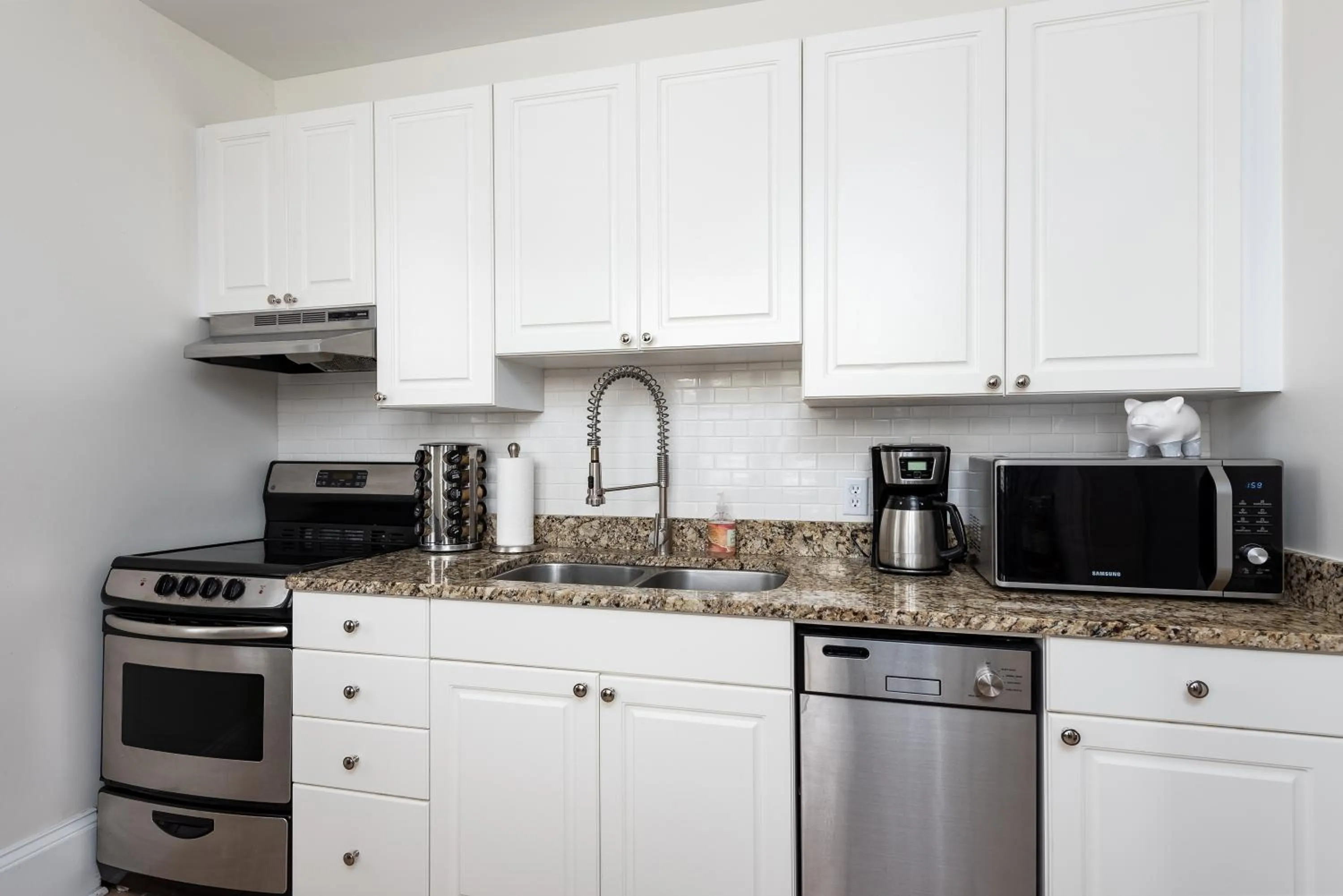 Coffee/tea facilities in The Quarters on Spring