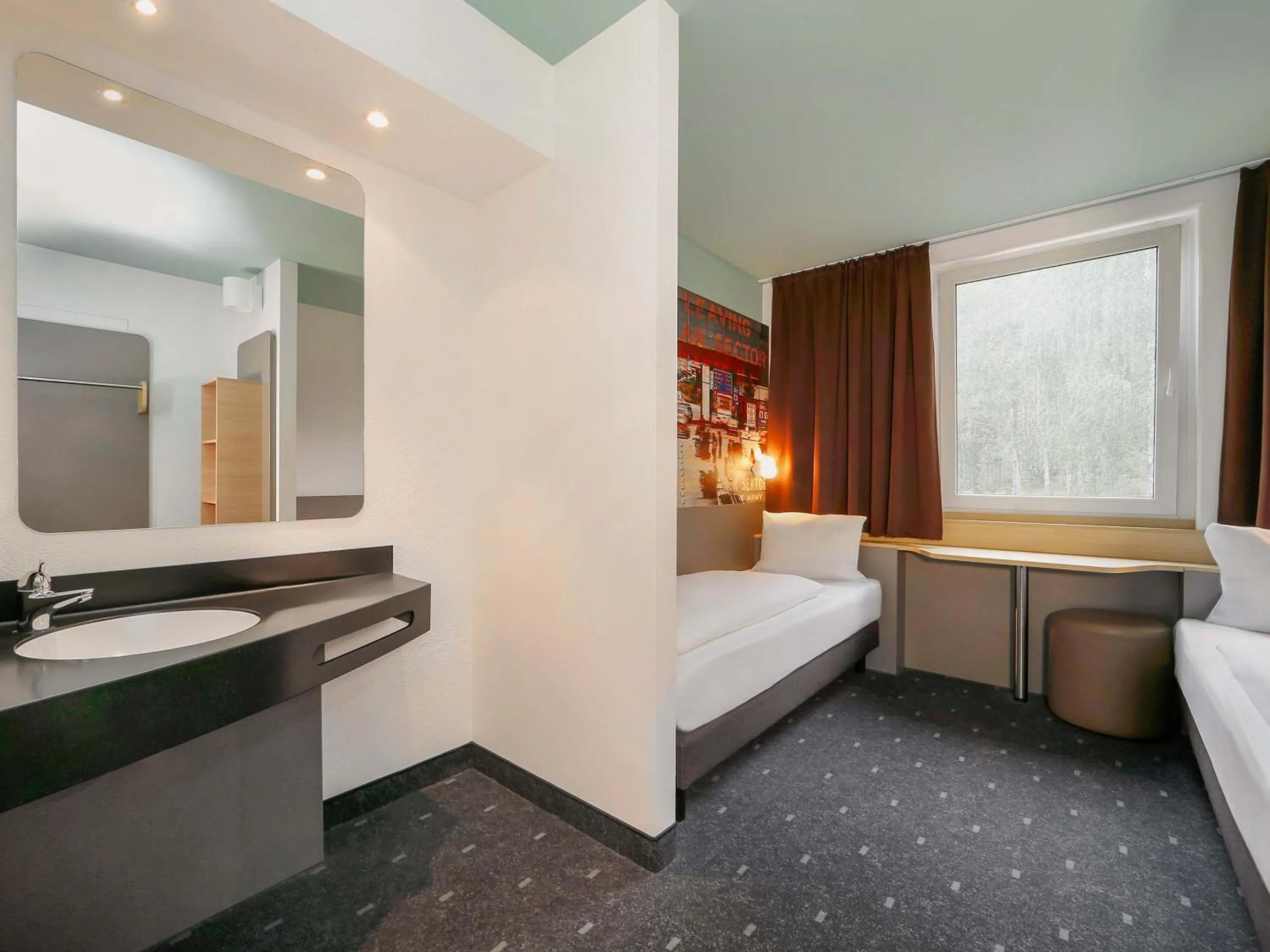 Photo of the whole room, Bed in B&B Hotel Berlin-Dreilinden