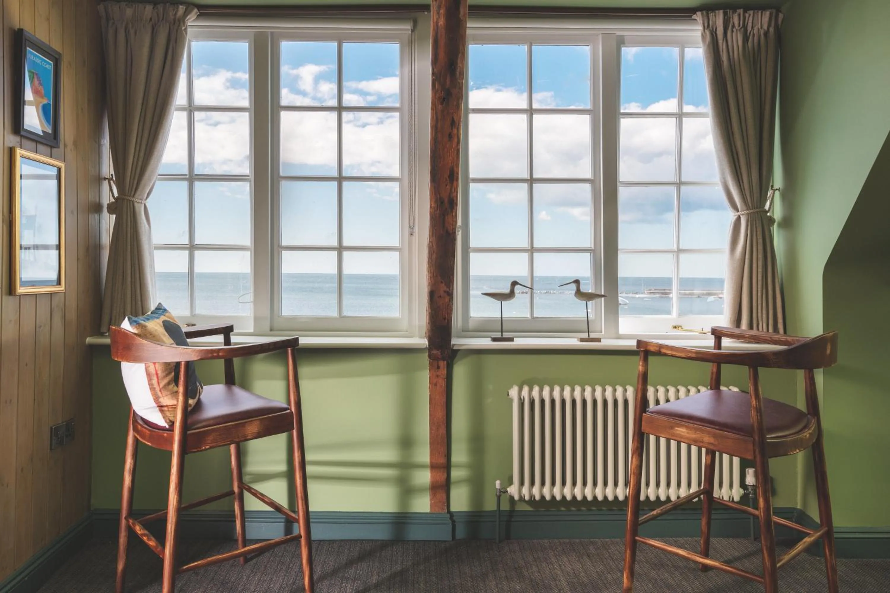 Seating area in Rock Point Inn
