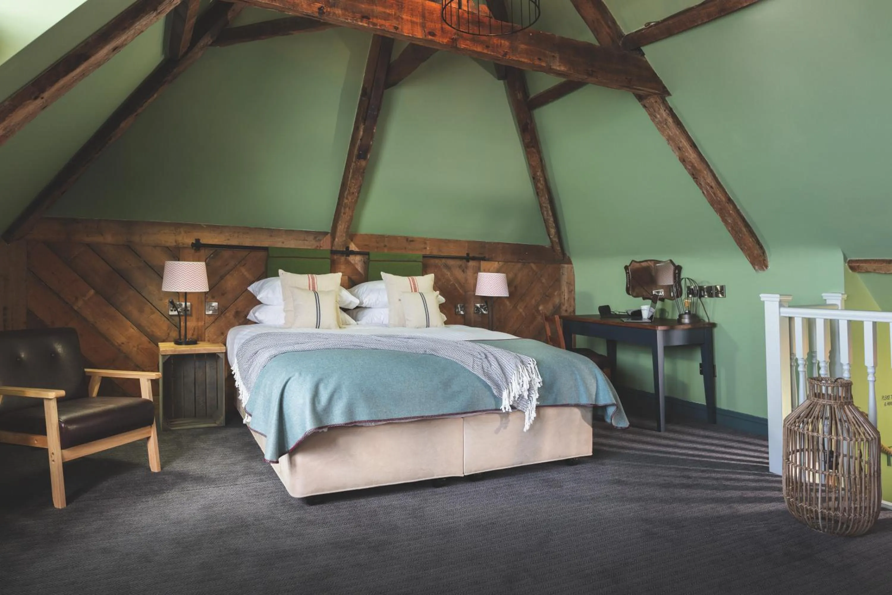 Bed in Rock Point Inn