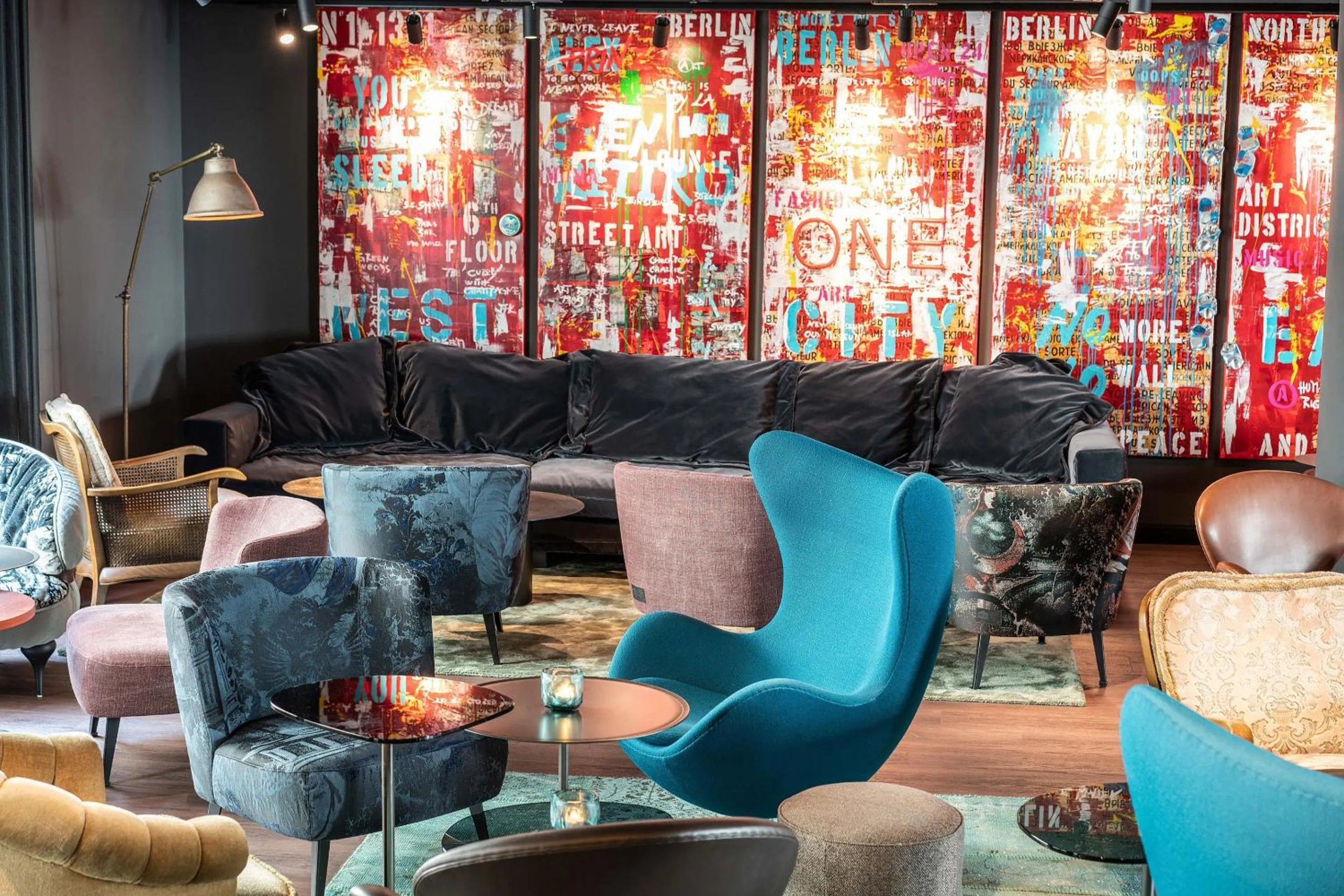 Lounge or bar in Motel One Berlin Mitte