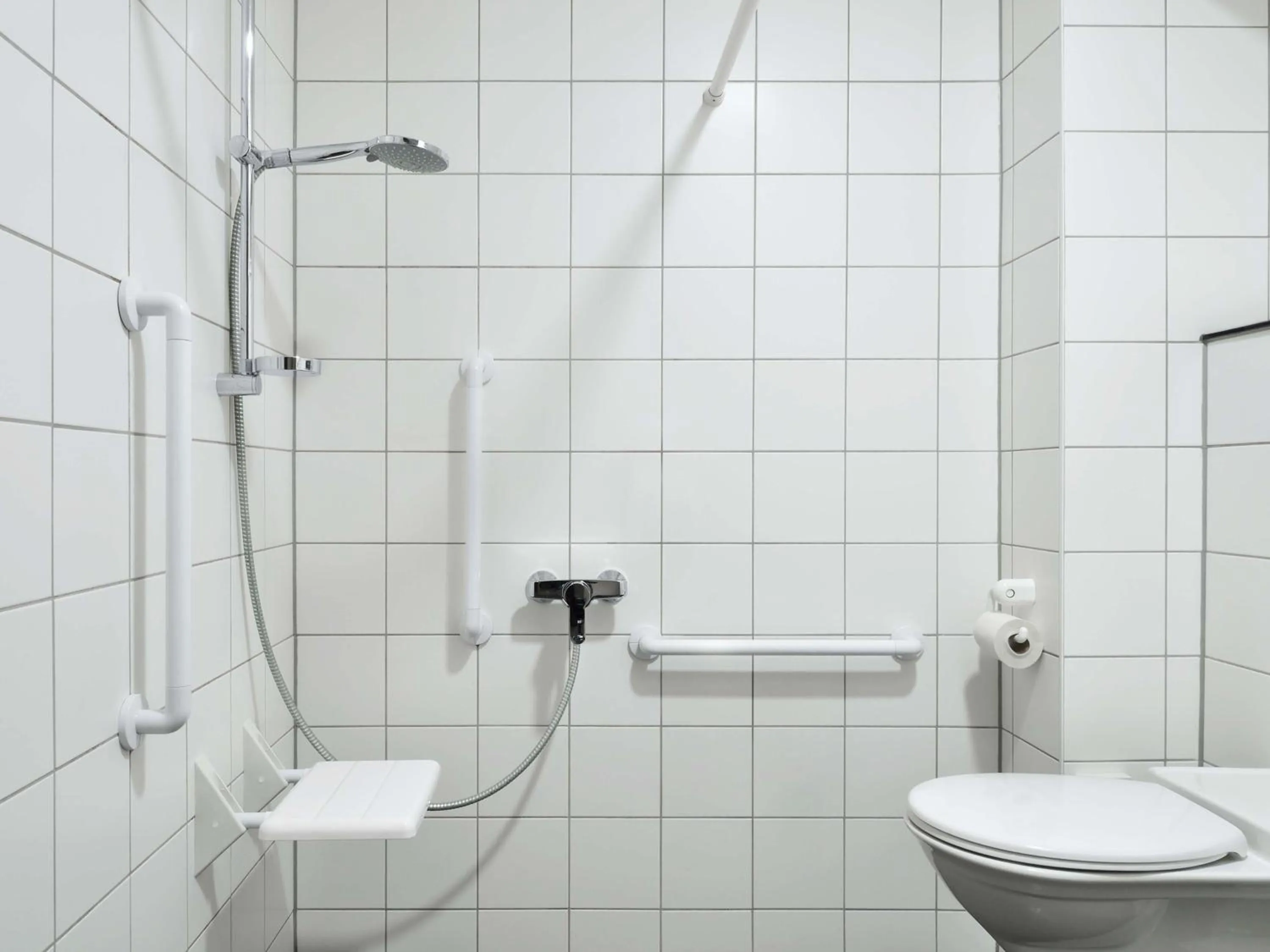 Bathroom in B&B Hotel Düsseldorf-Ratingen